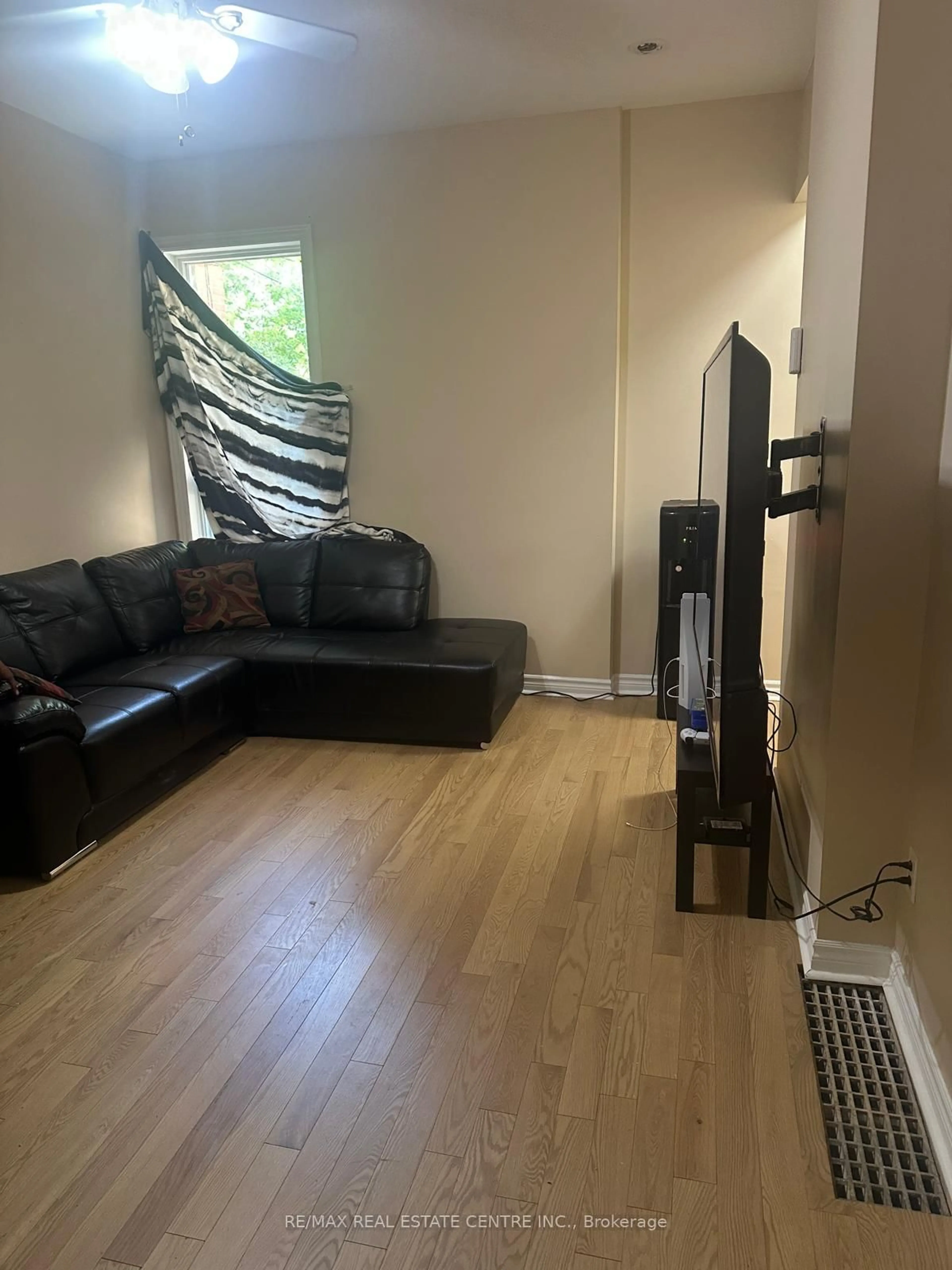 A pic of a room for 6 Ray Ave, Toronto Ontario M6M 2A8