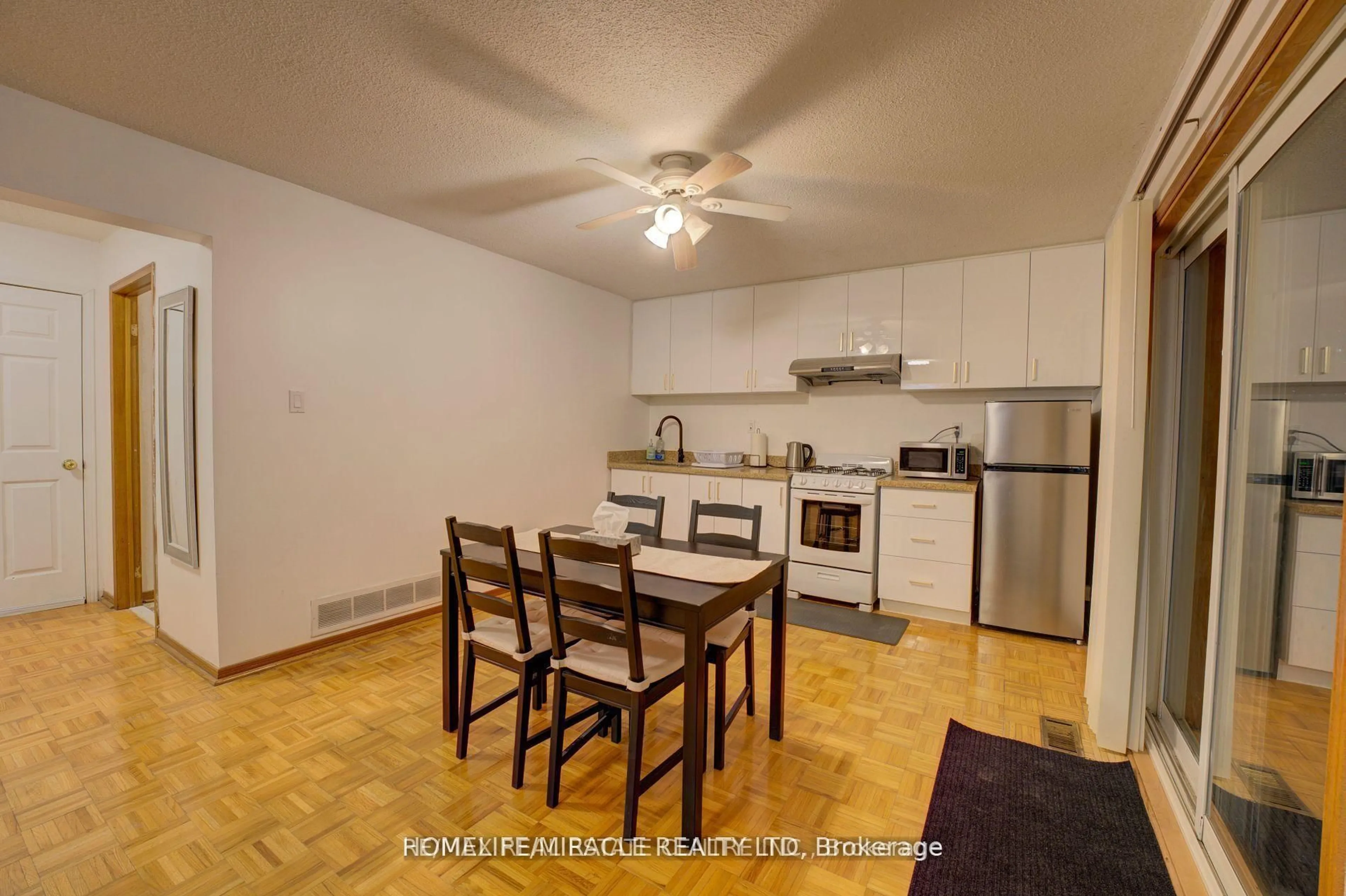 Standard kitchen, wood/laminate floor for 71 Kingsview Blvd, Toronto Ontario M9R 1V1