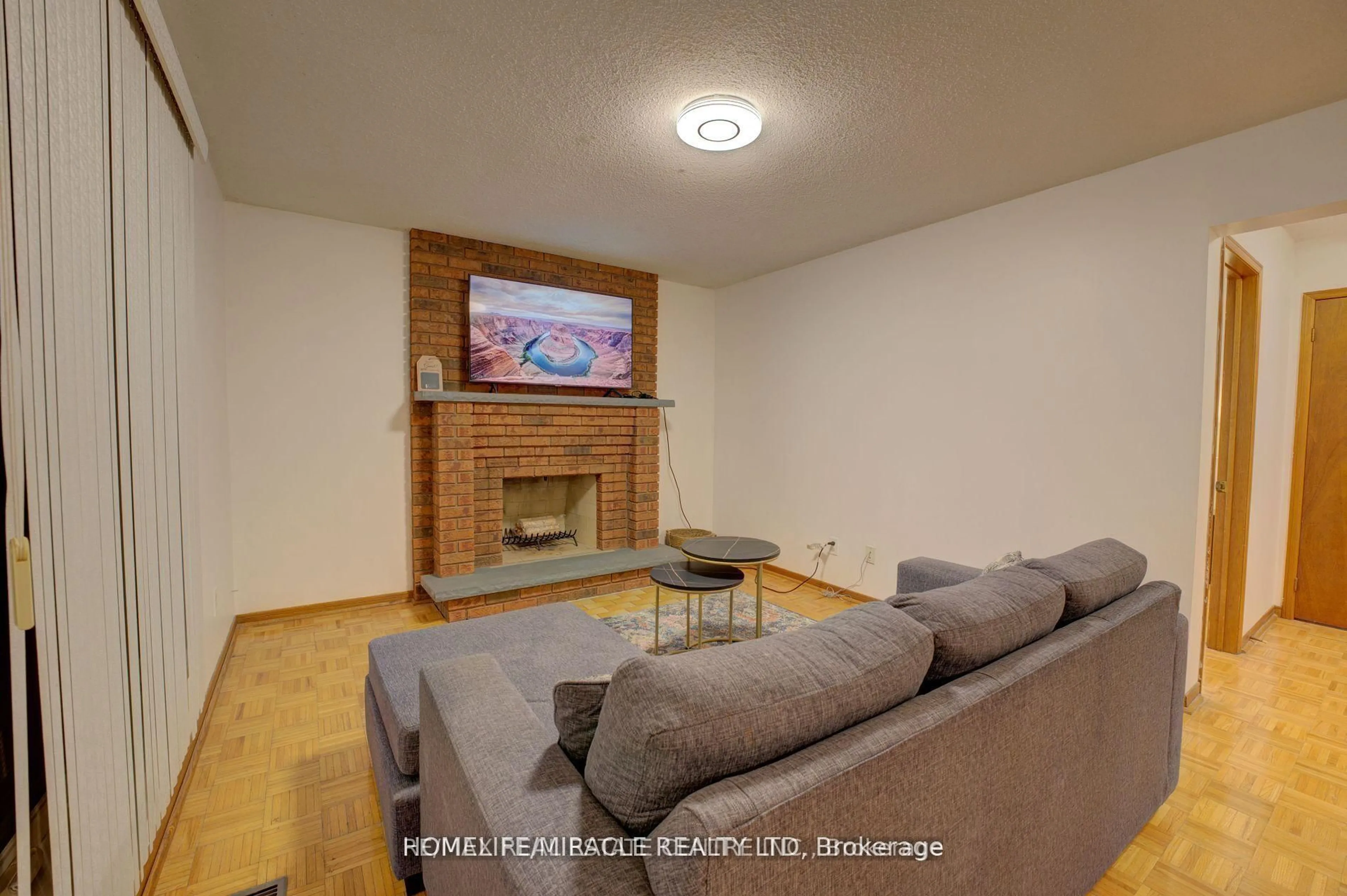 Living room with furniture, unknown for 71 Kingsview Blvd, Toronto Ontario M9R 1V1