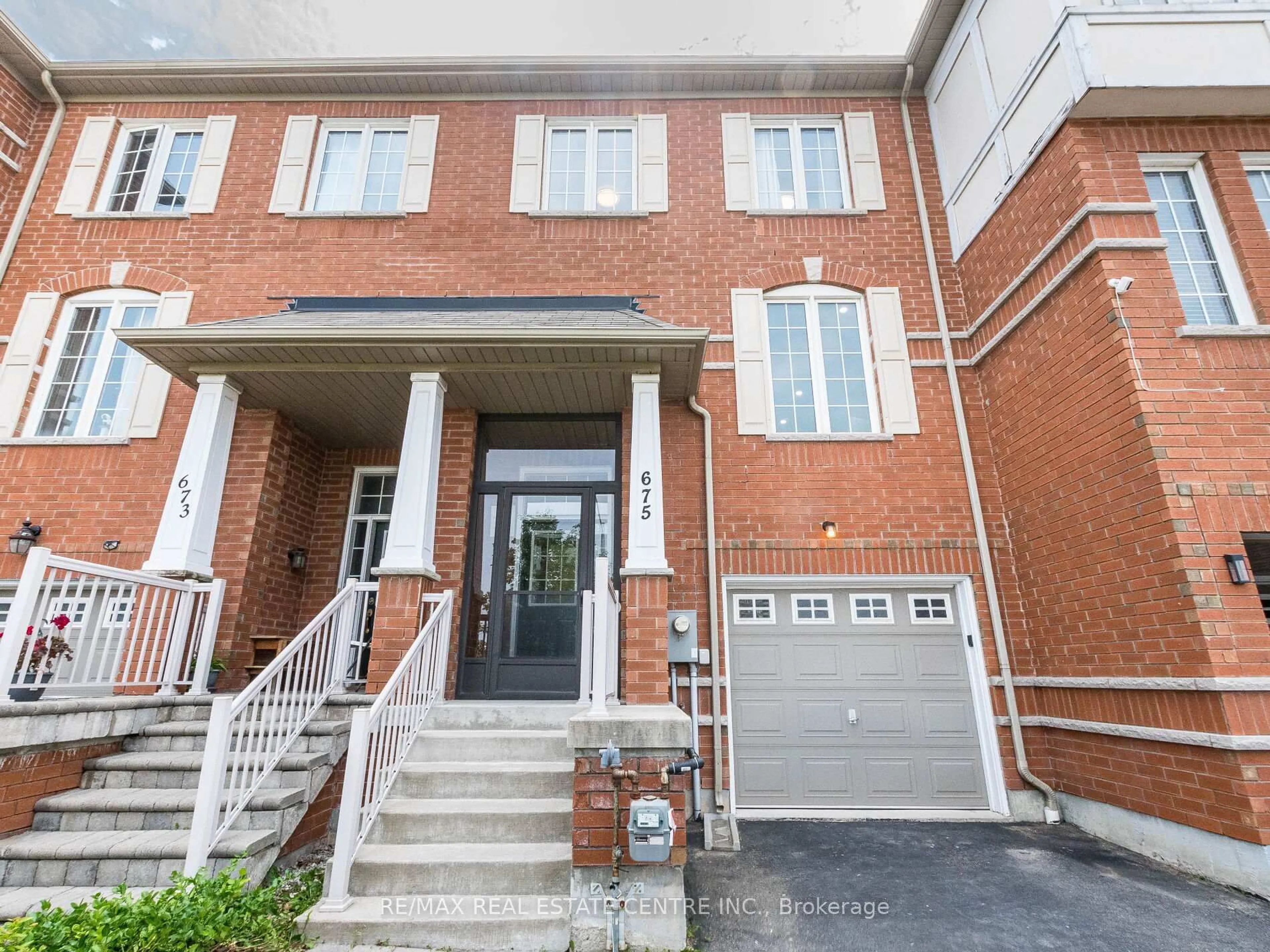 Home with brick exterior material, street for 675 Courtney Valley Rd, Mississauga Ontario L5V 0C4