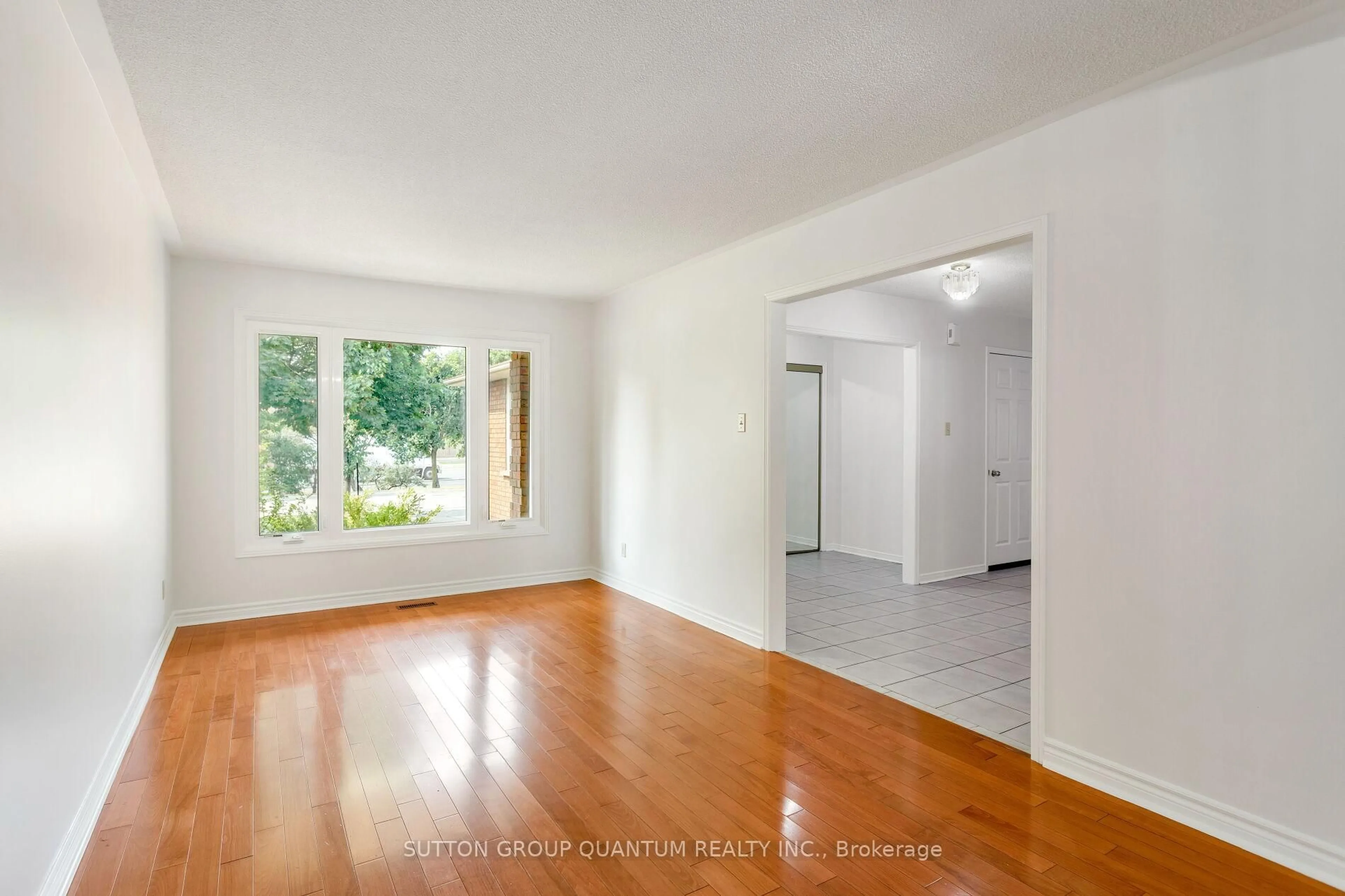 A pic of a room for 4504 HAYDOCK PARK Dr, Mississauga Ontario L5M 3C6