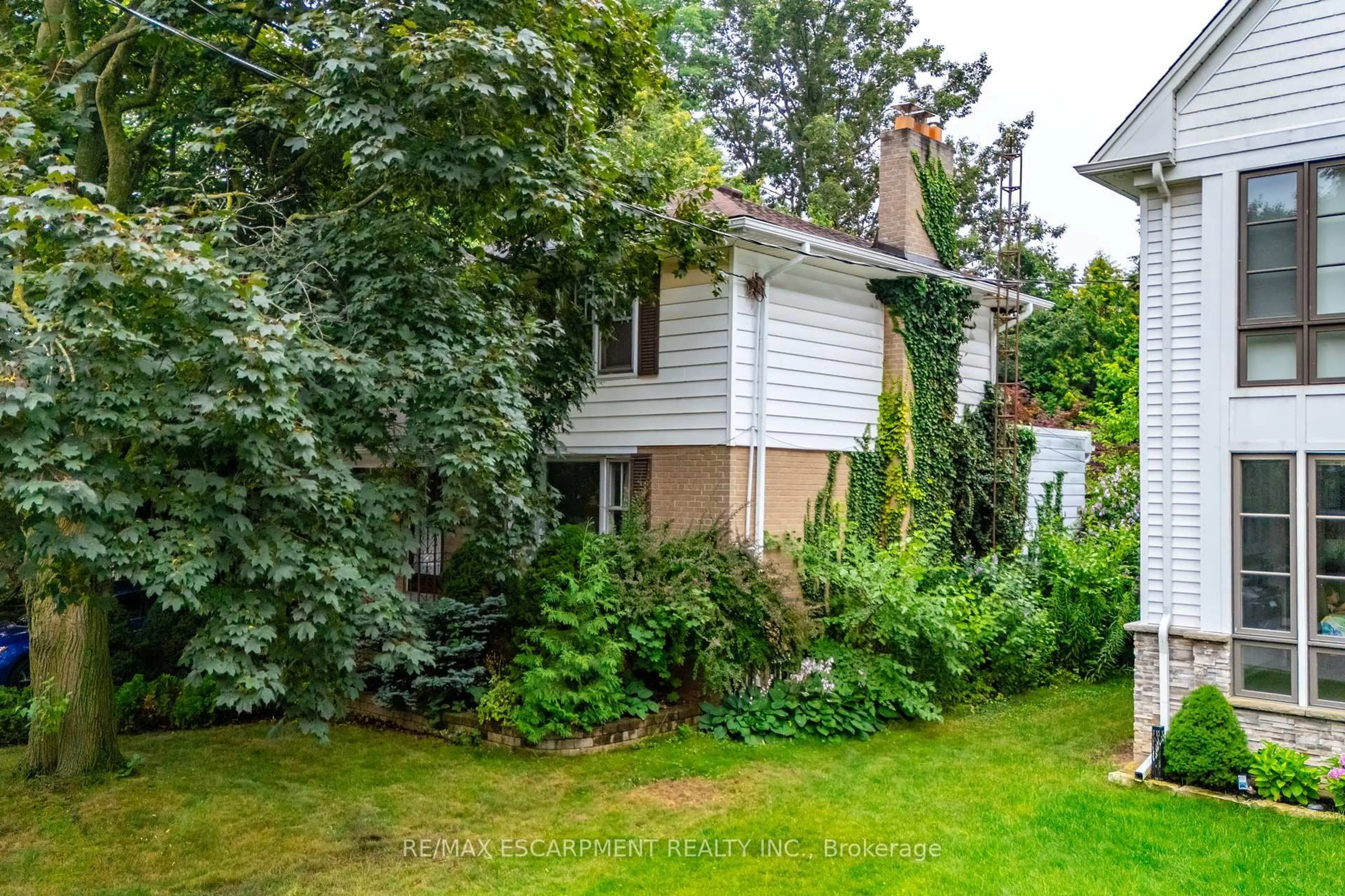 Unknown for 626 George St, Burlington Ontario L7R 2V7