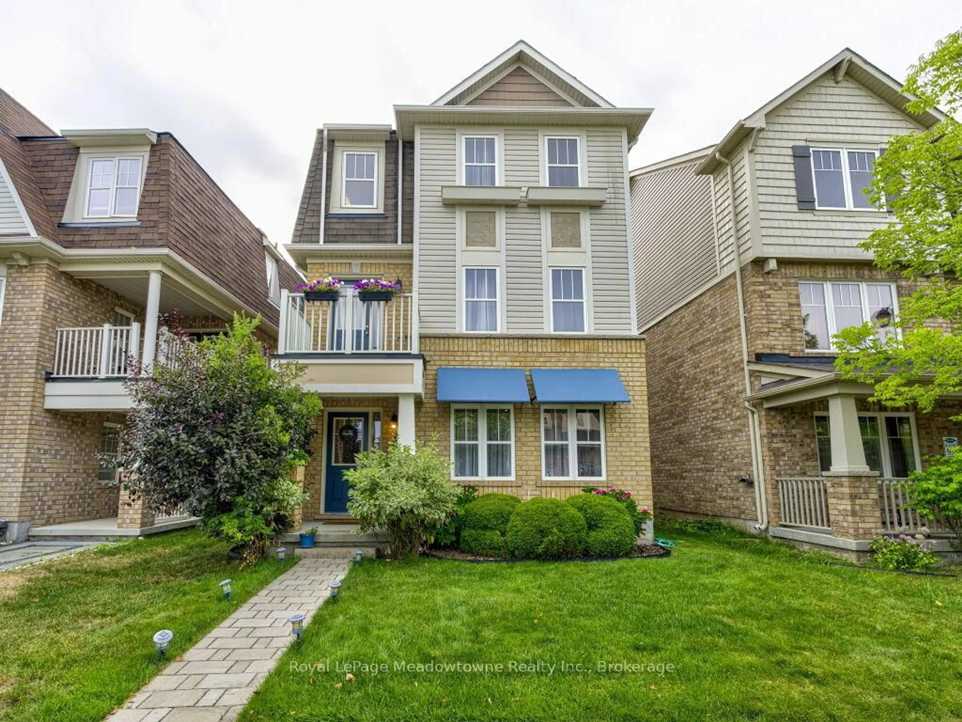 Home with brick exterior material, street for 220 Magurn Gate, Milton Ontario L9T 7B4