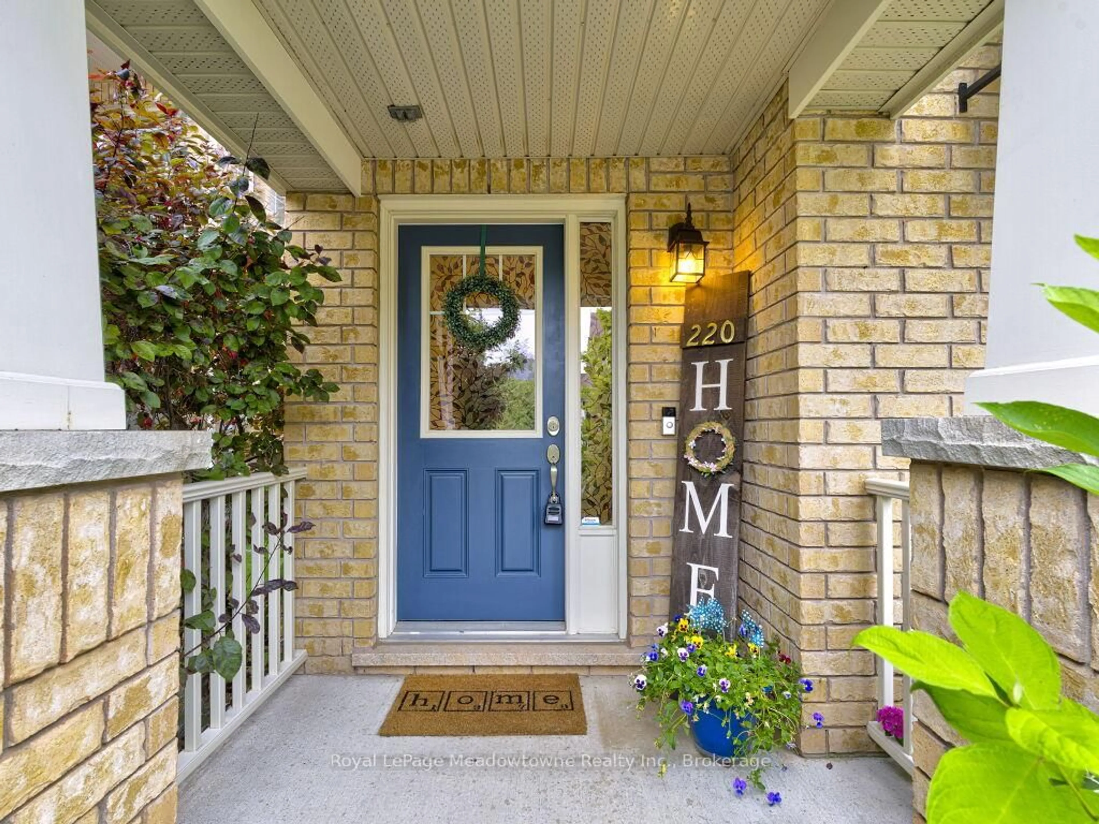 Indoor entryway for 220 Magurn Gate, Milton Ontario L9T 7B4