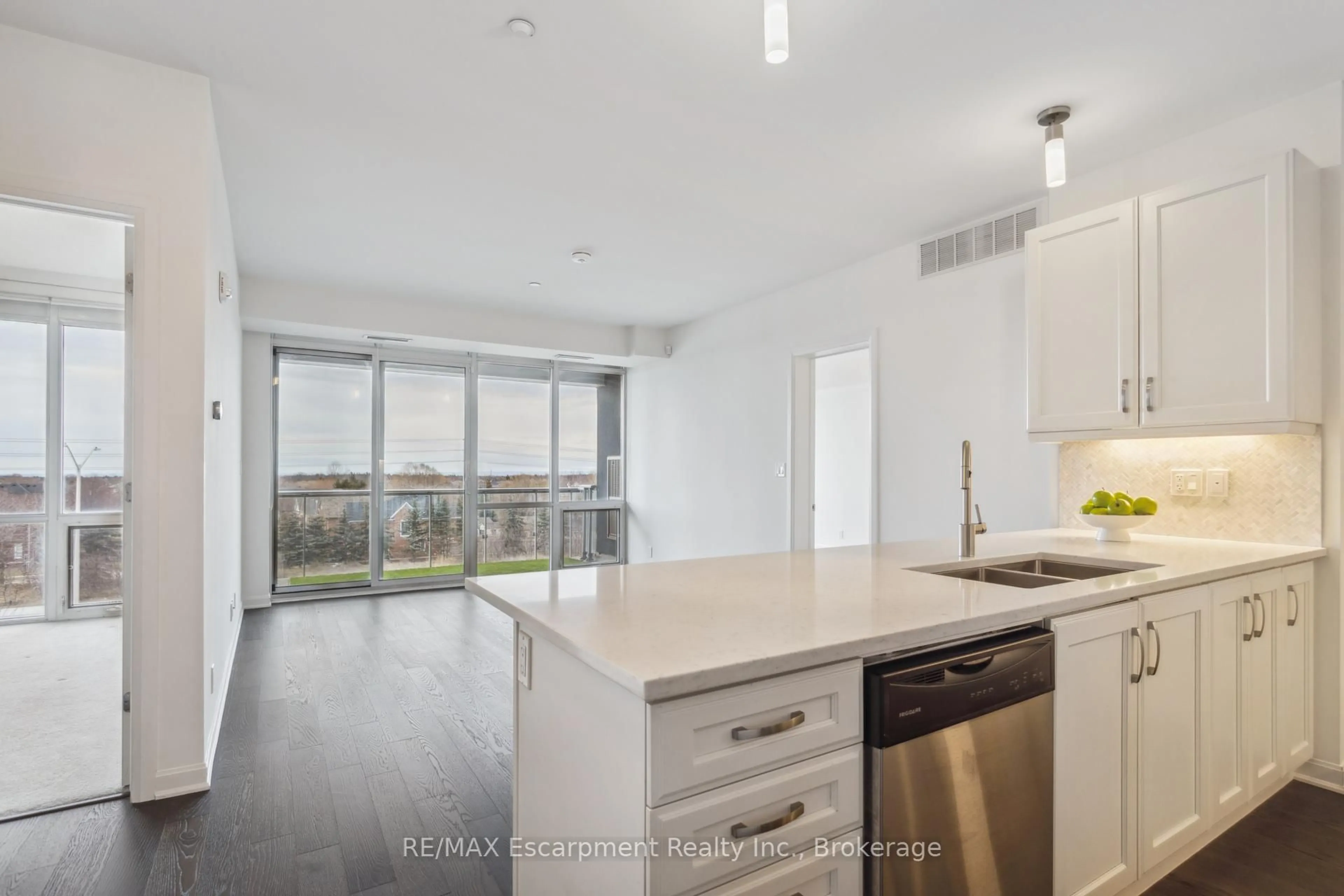 Open concept kitchen, unknown for 3028 CREEKSHORE COMMON #309, Oakville Ontario L6M 5K6