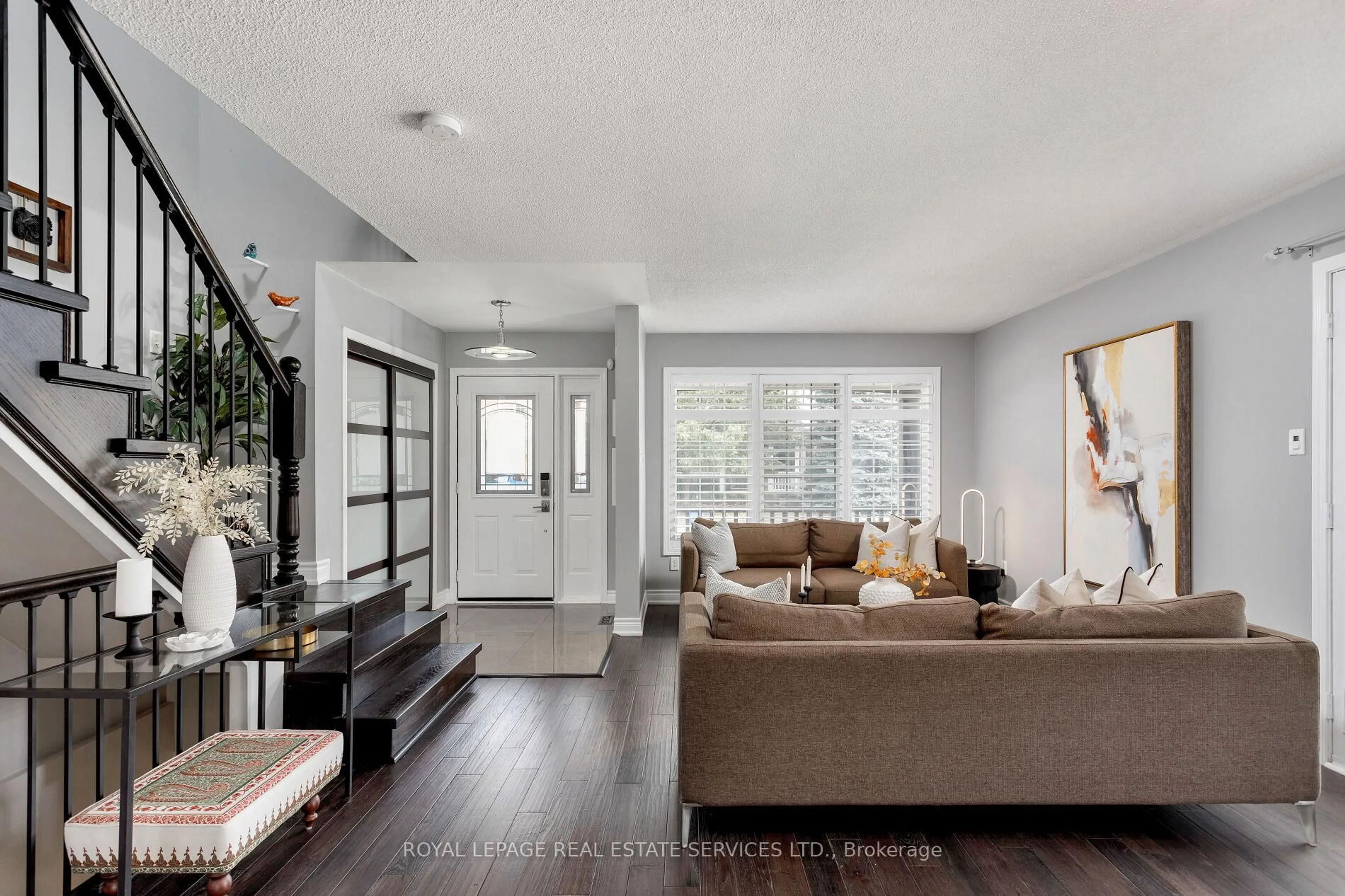 Living room with furniture, unknown for 1359 Ridgebank Dr, Oakville Ontario L6M 4A5