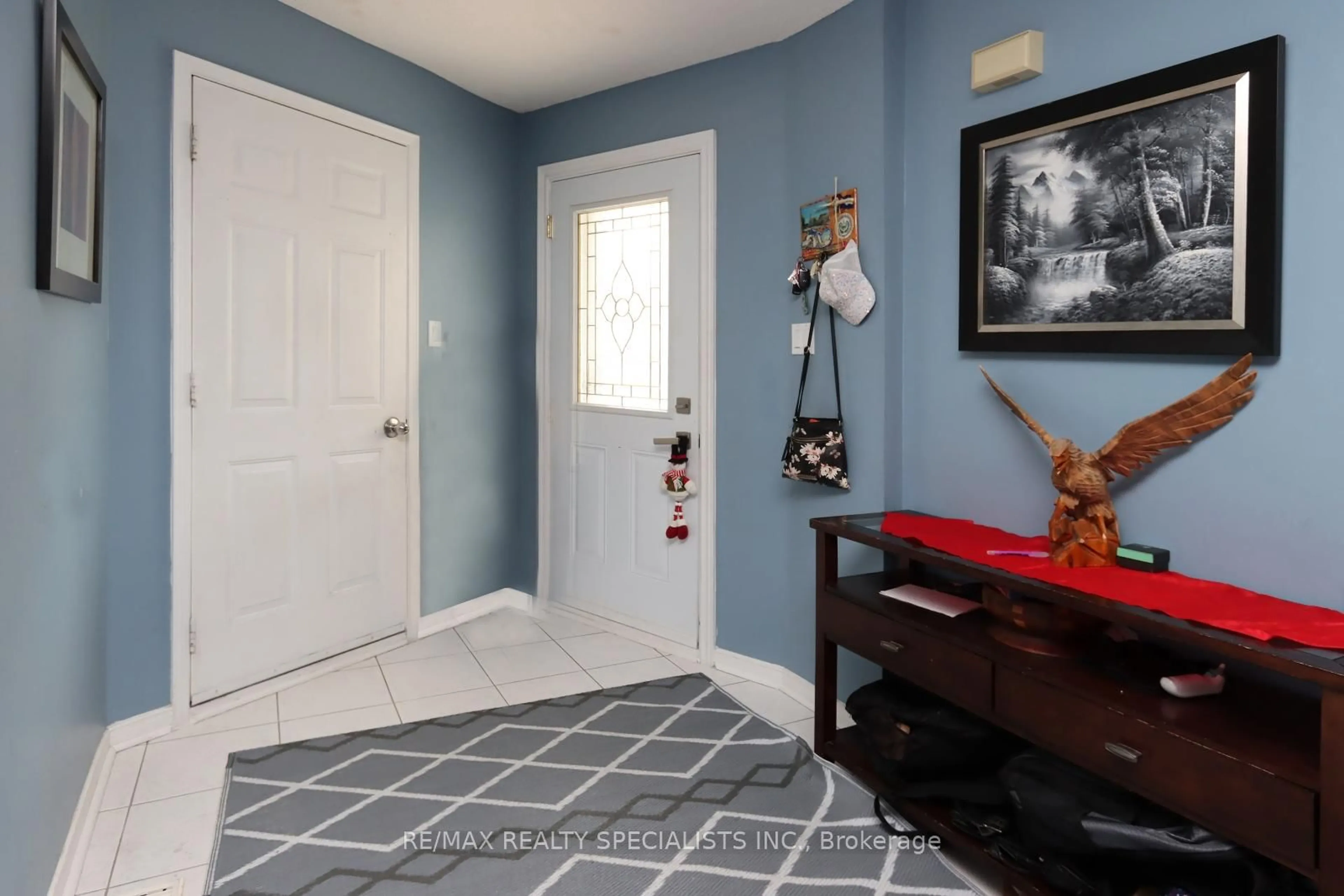 Indoor entryway for 3309 Waxwing Dr, Mississauga Ontario L5N 5W3