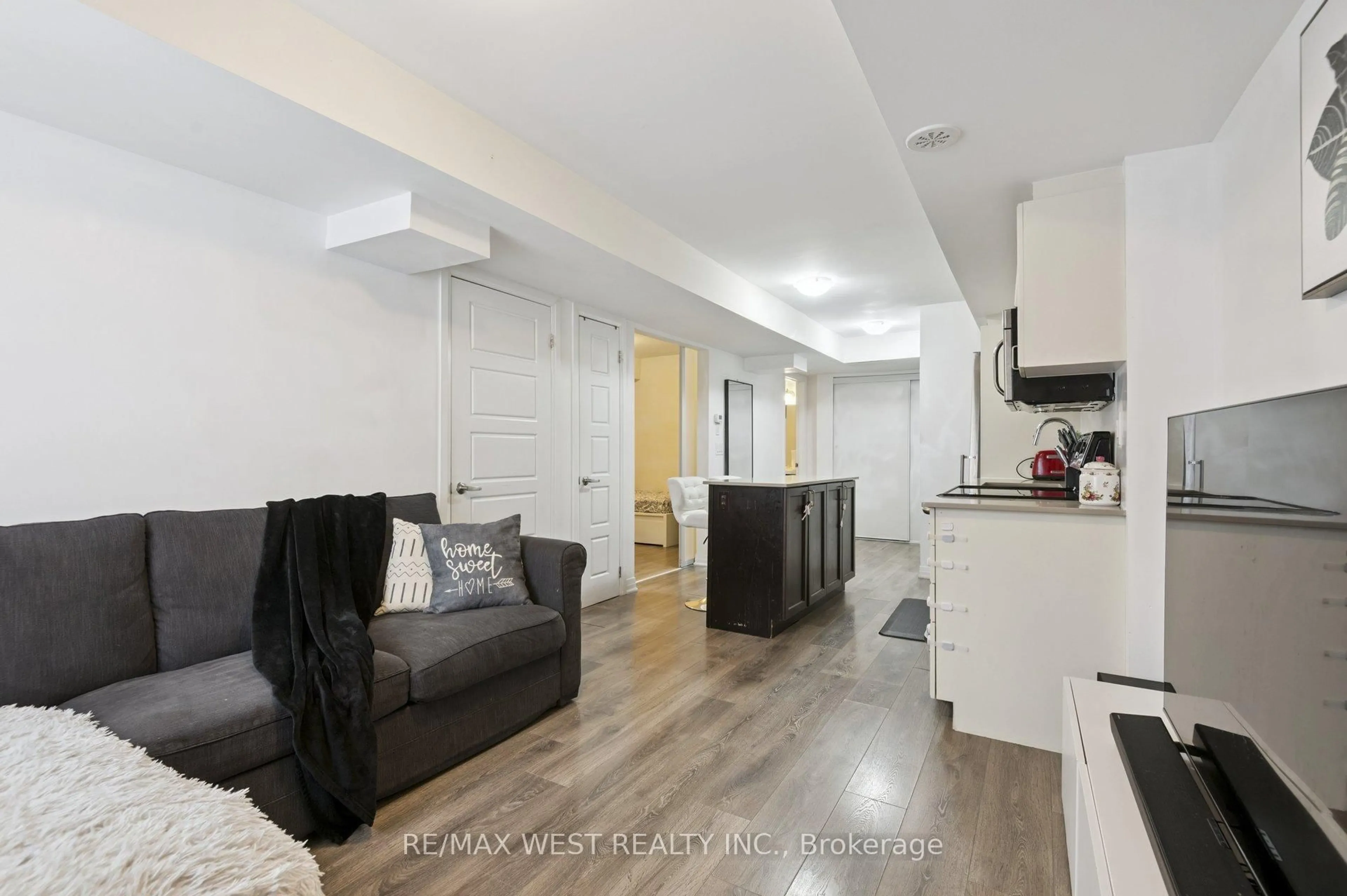 Unknown for 187 William Duncan Rd #10, Toronto Ontario M3K 0B7