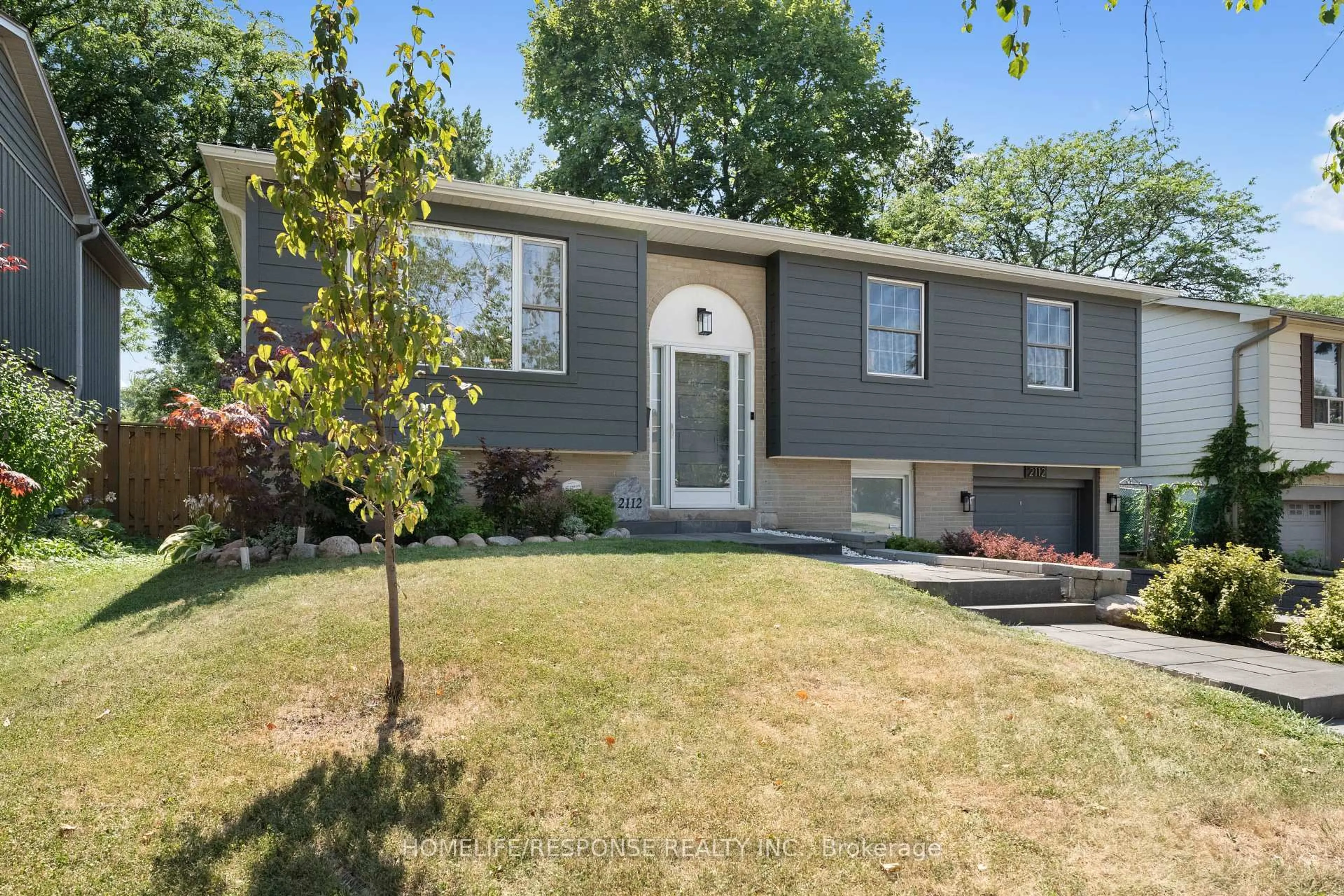 Home with vinyl exterior material, street for 2112 SOUTH MILLWAY, Mississauga Ontario L5L 1A6