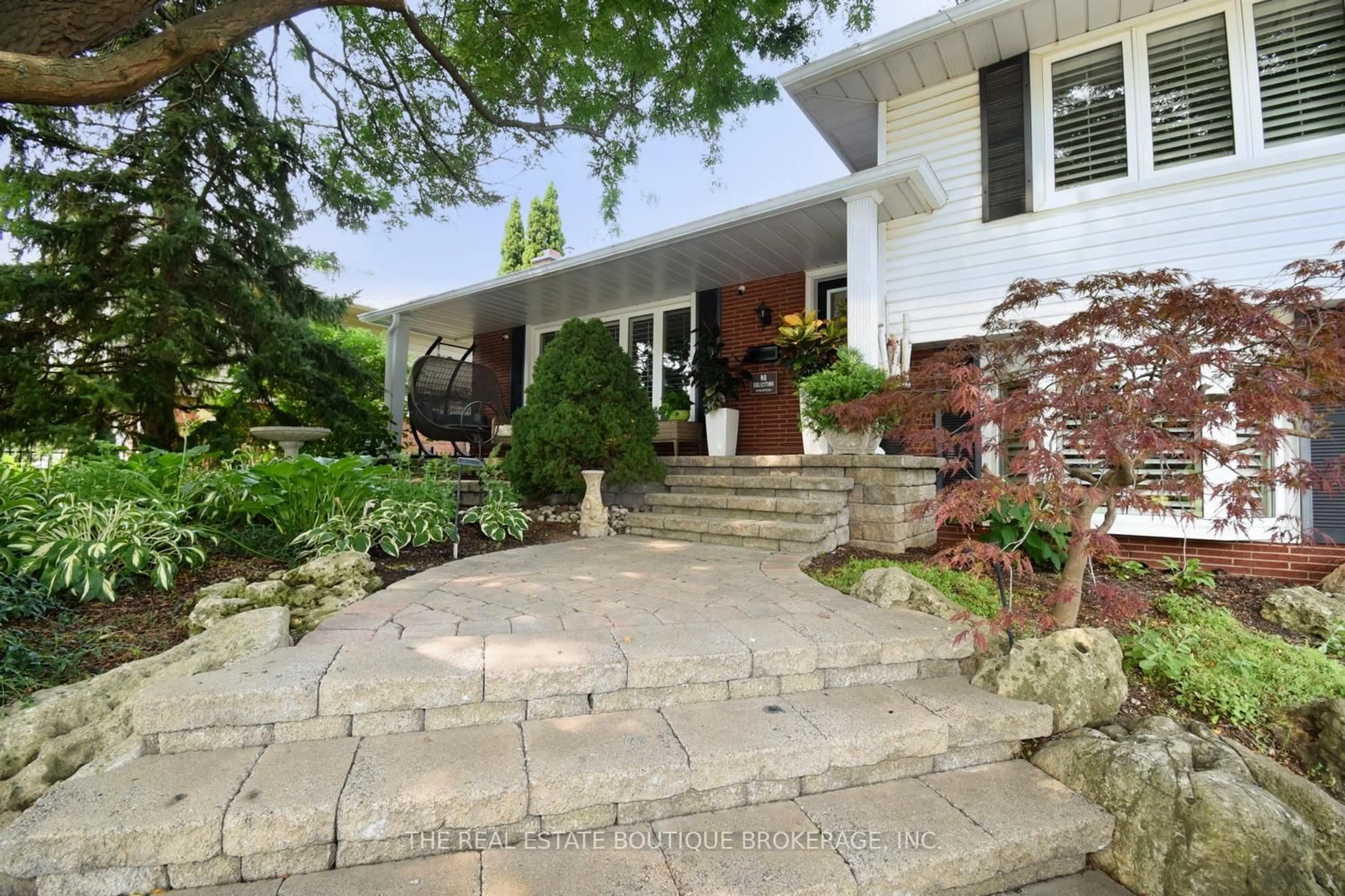 Patio, street for 4131 Lorraine Cres, Burlington Ontario L7L 1P7