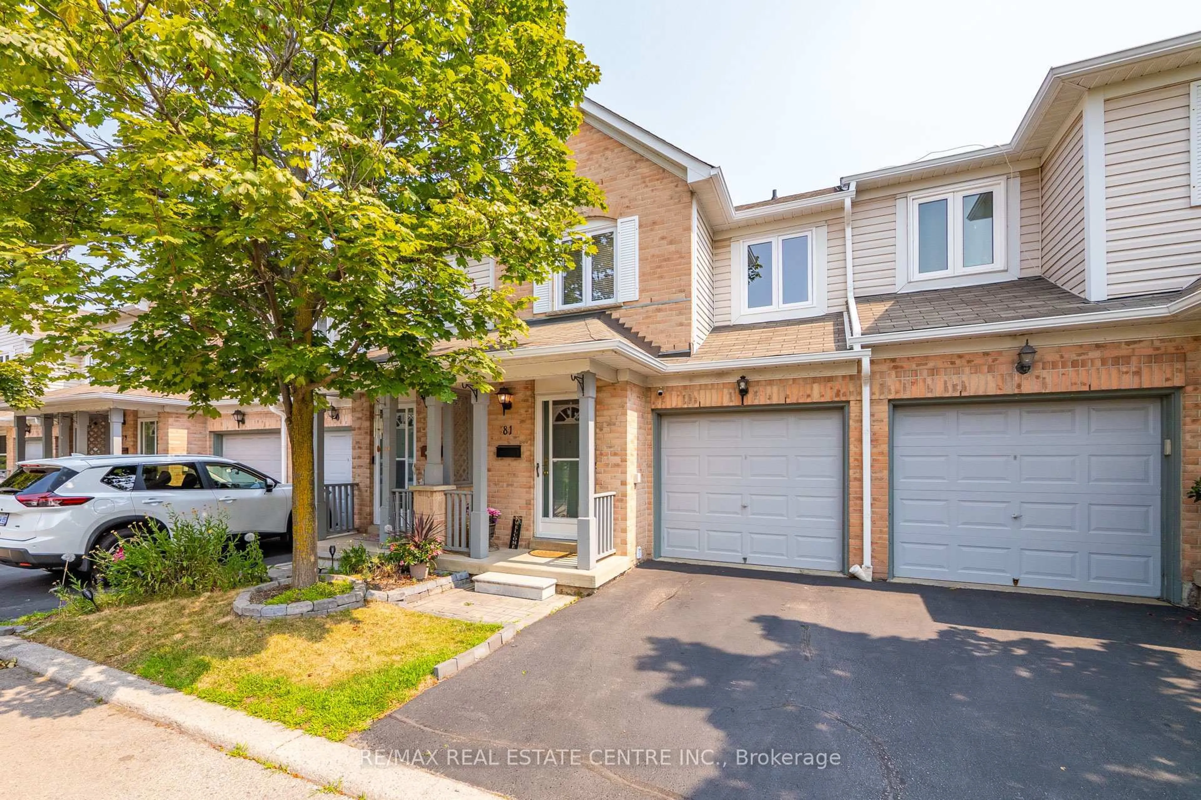 A pic from outside/outdoor area/front of a property/back of a property/a pic from drone, street for 5958 GREENSBORO Dr #81, Mississauga Ontario L5M 5Z9