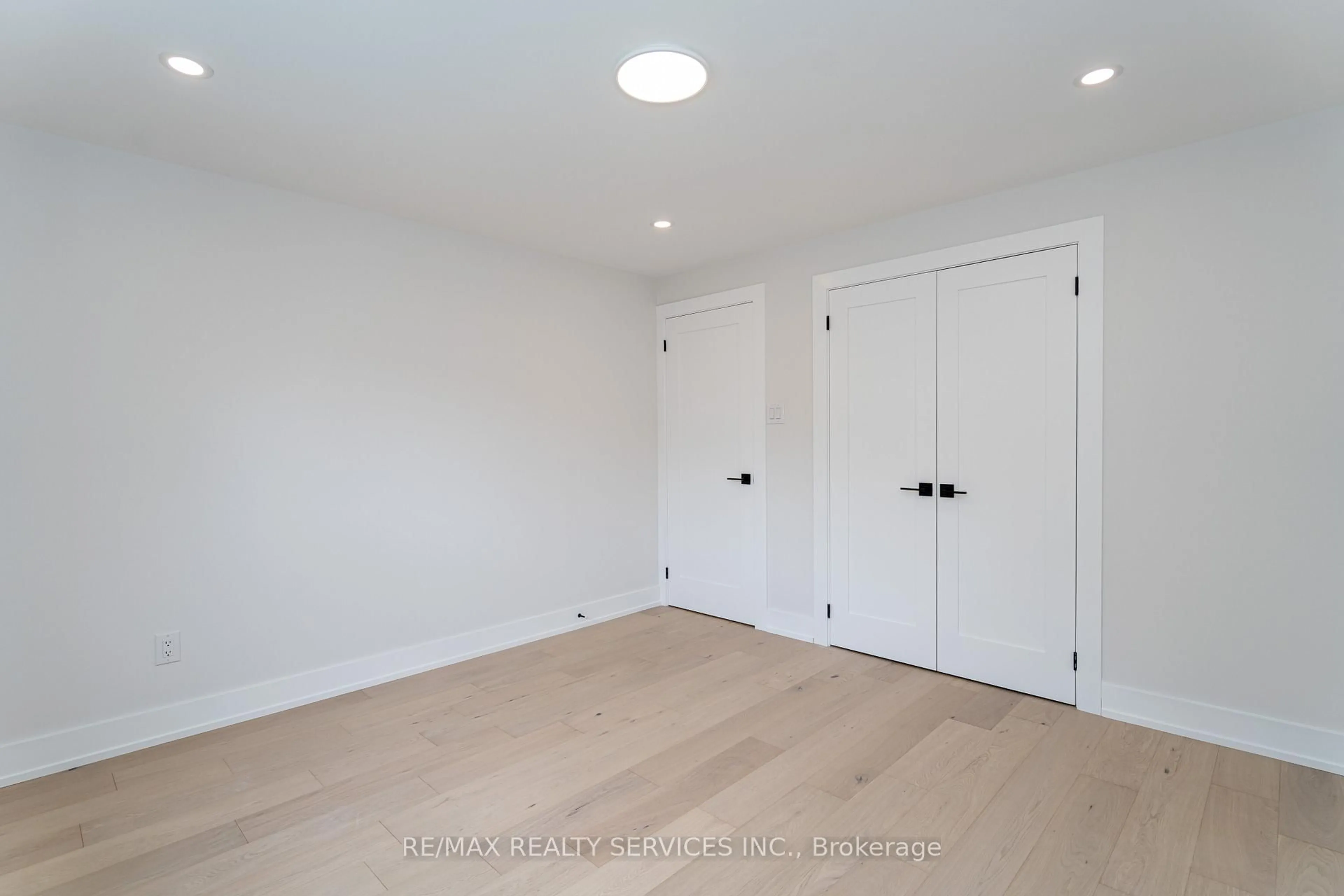 A pic of a room for 2296 Devon Rd, Oakville Ontario L6J 5R4