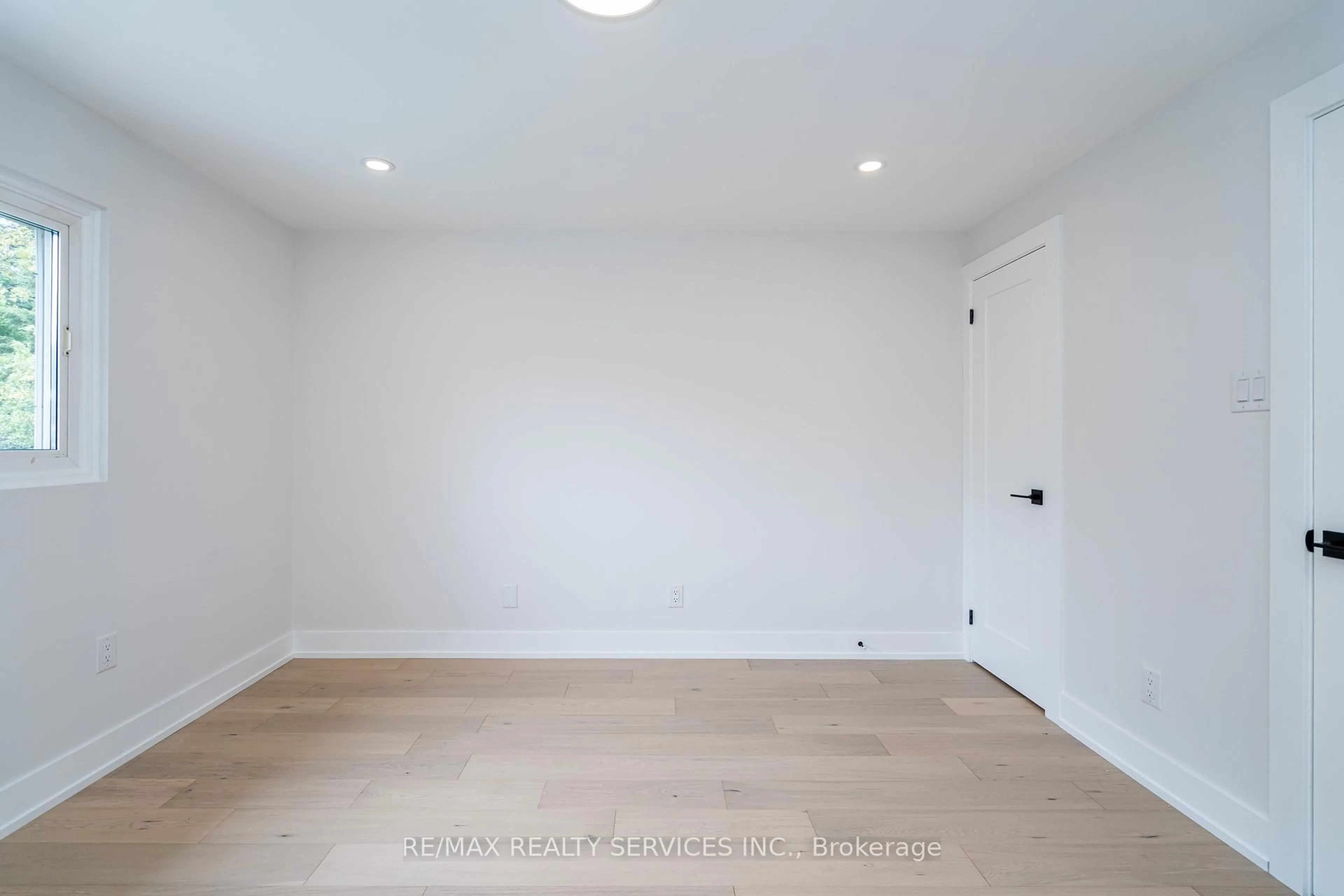 A pic of a room for 2296 Devon Rd, Oakville Ontario L6J 5R4