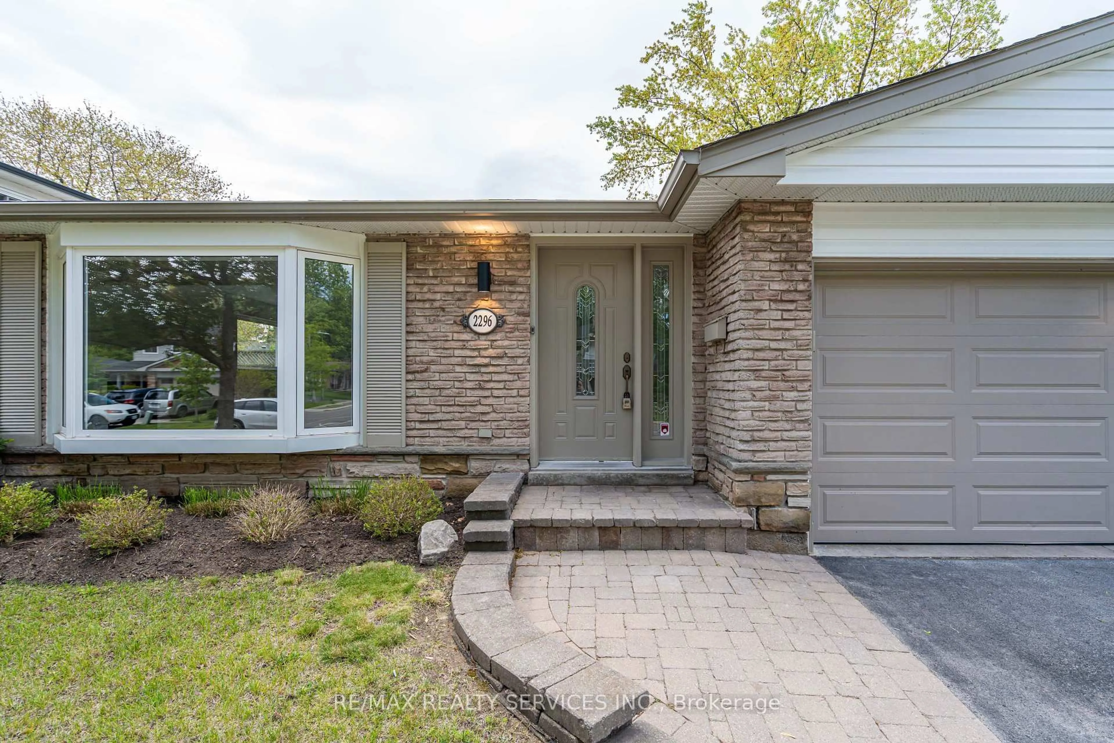 Home with brick exterior material, street for 2296 Devon Rd, Oakville Ontario L6J 5R4