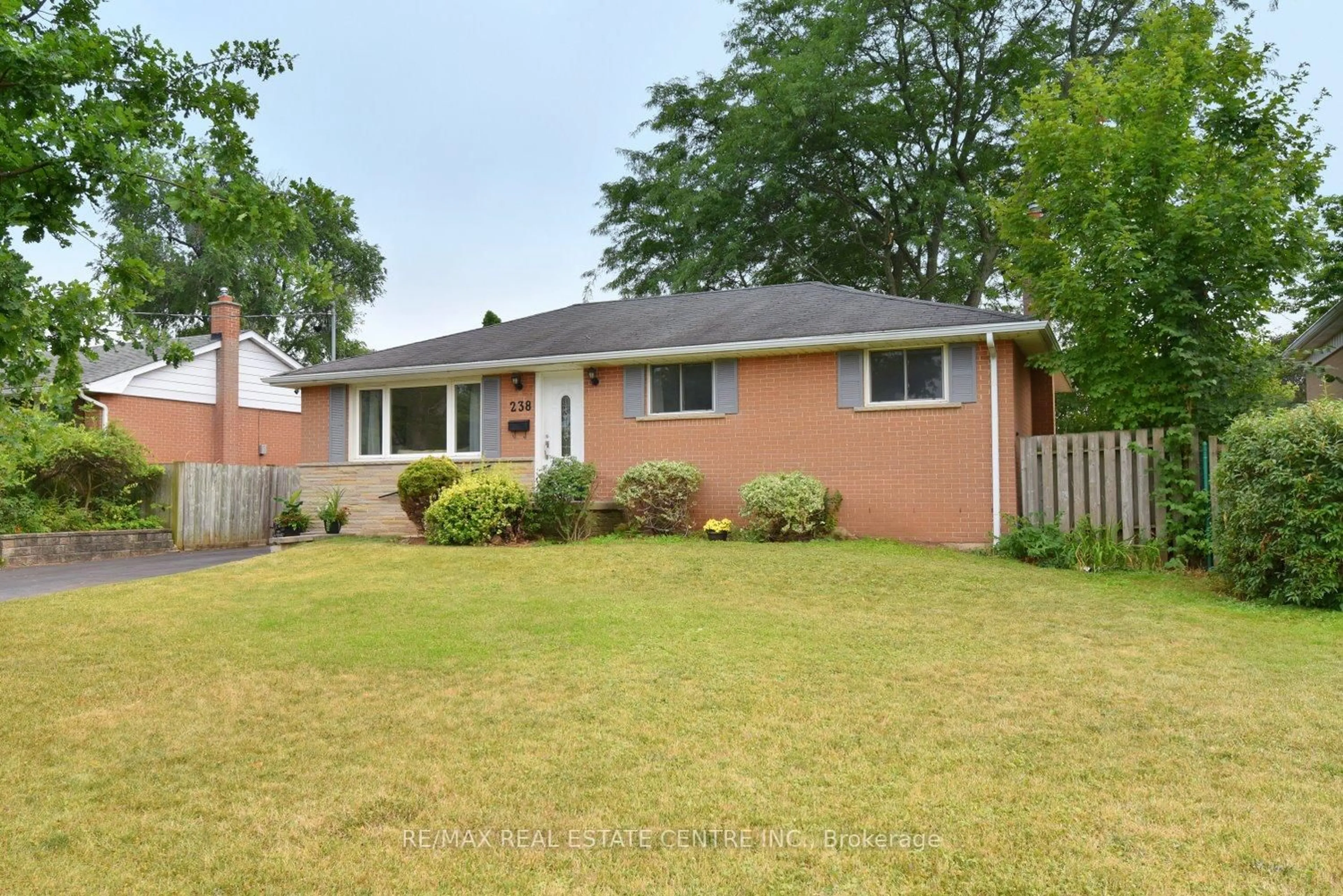 Home with brick exterior material, street for 238 Kent Cres, Burlington Ontario L7L 4T1