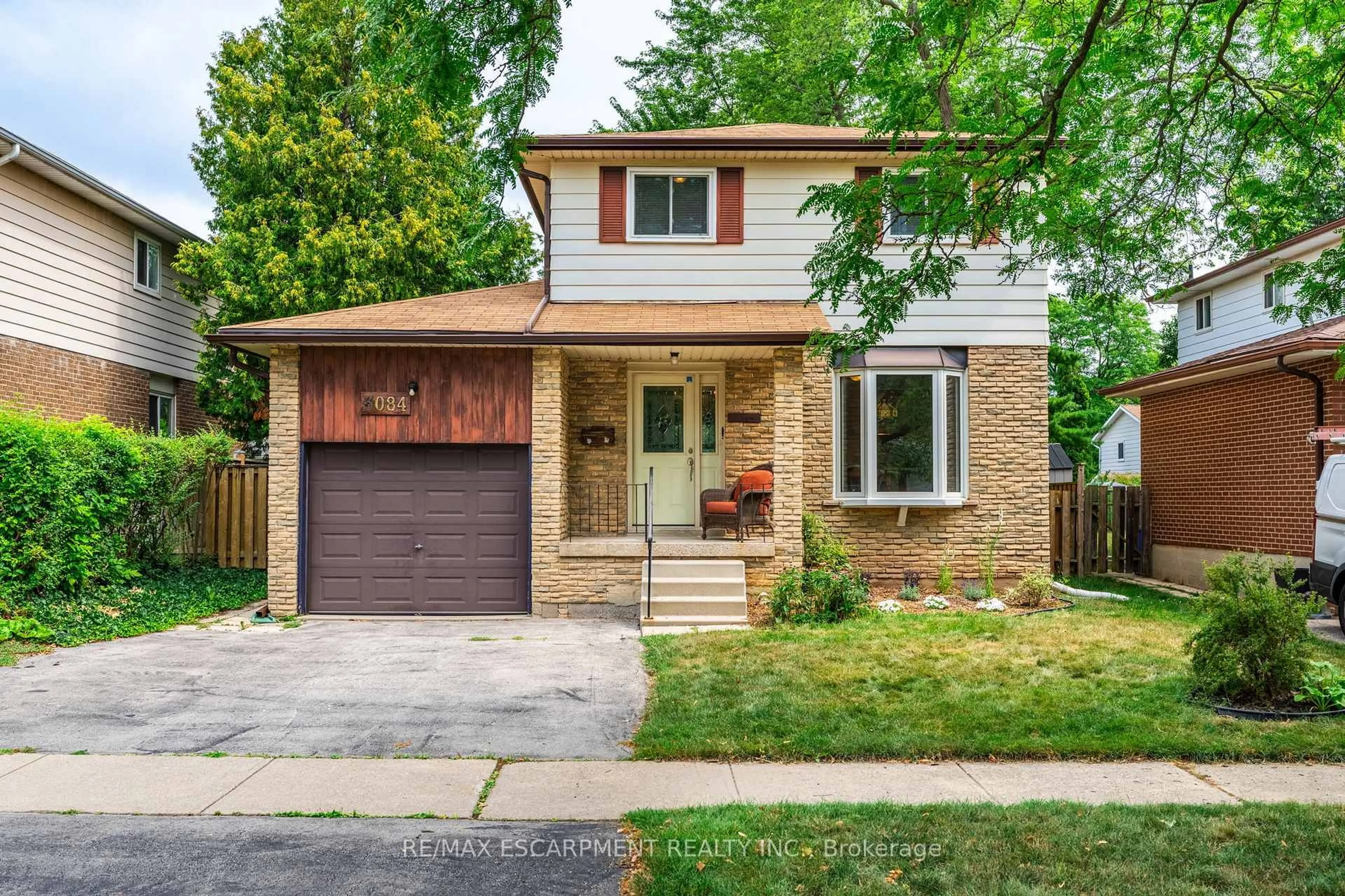 Home with brick exterior material, street for 3084 PARKGATE Cres, Burlington Ontario L7M 1C7