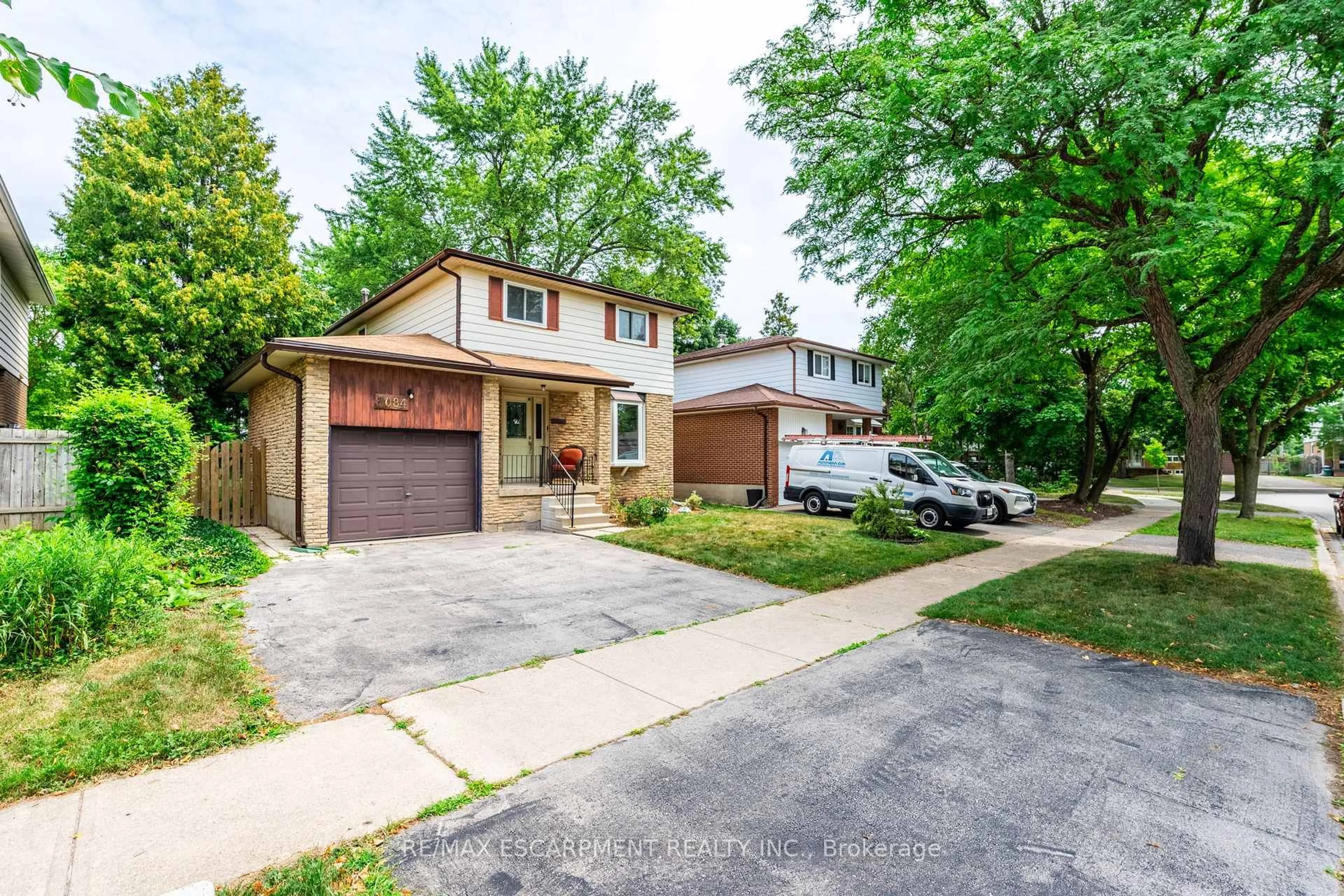 Home with brick exterior material, street for 3084 PARKGATE Cres, Burlington Ontario L7M 1C7