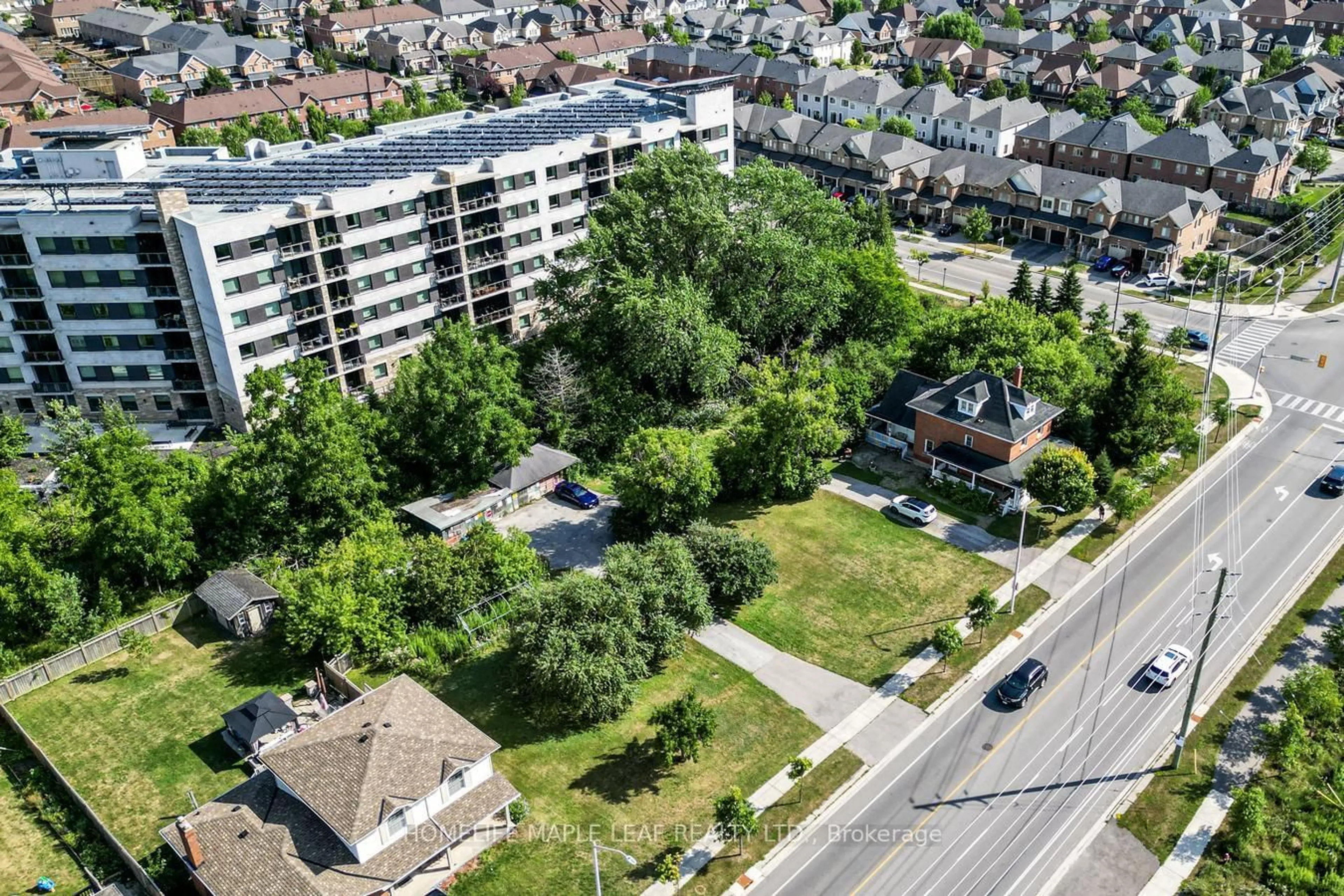 A pic from outside/outdoor area/front of a property/back of a property/a pic from drone, unknown for 6830 Main St, Milton Ontario L9T 7Z4