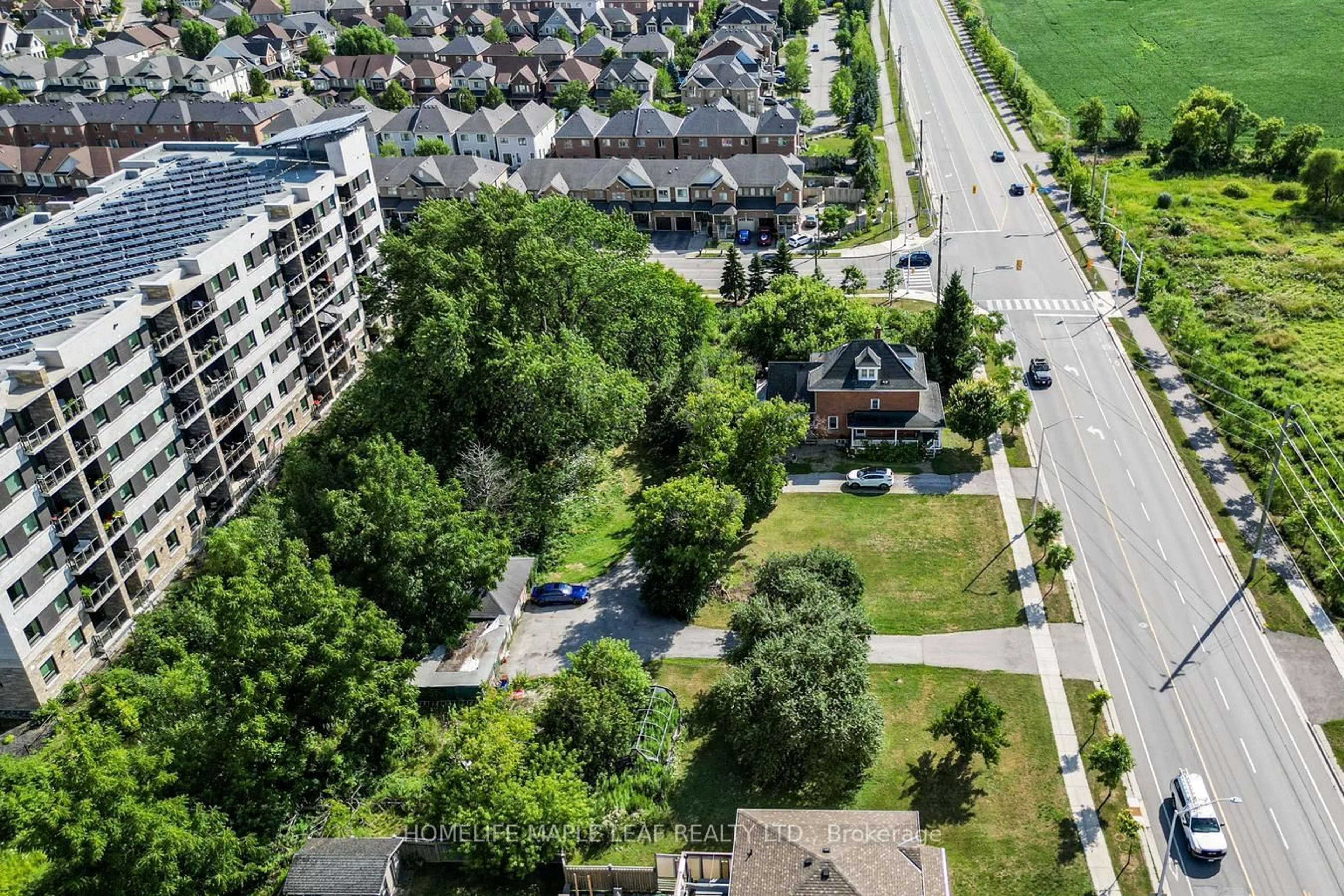A pic from outside/outdoor area/front of a property/back of a property/a pic from drone, street for 6830 Main St, Milton Ontario L9T 7Z4