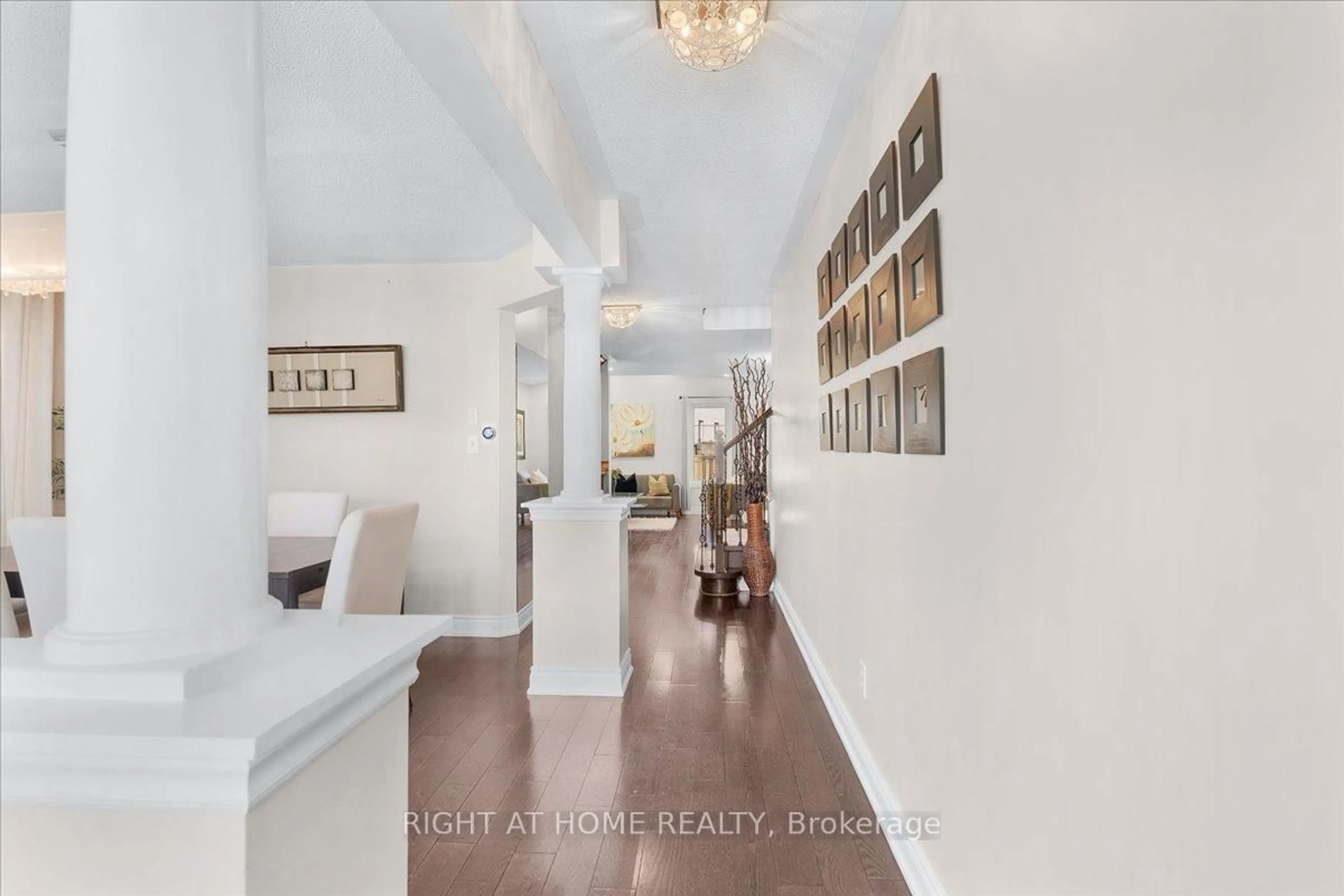 Indoor entryway for 59 Wandering Trail Dr, Brampton Ontario L7A 1T3