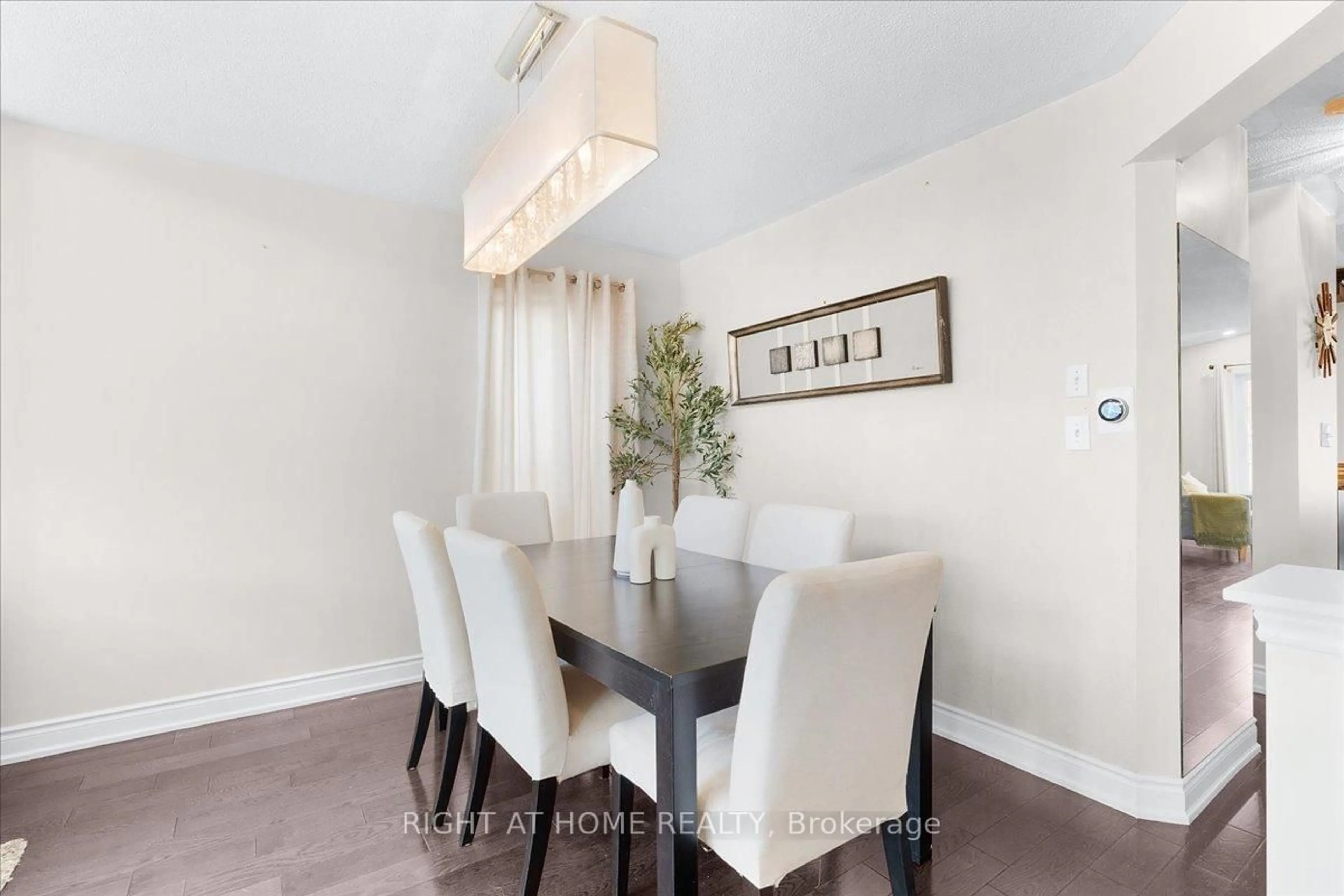 Dining room, wood/laminate floor for 59 Wandering Trail Dr, Brampton Ontario L7A 1T3