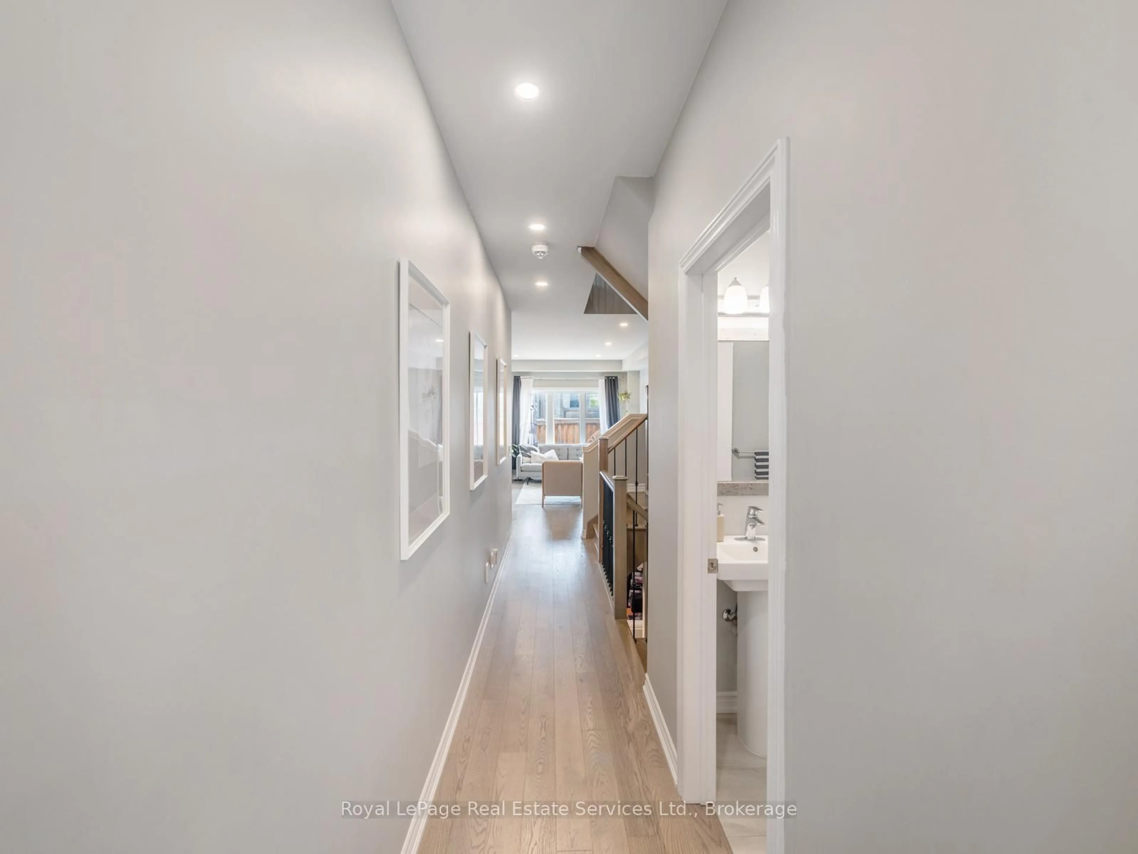 Indoor entryway for 431 Athabasca Common, Oakville Ontario L6H 0R5