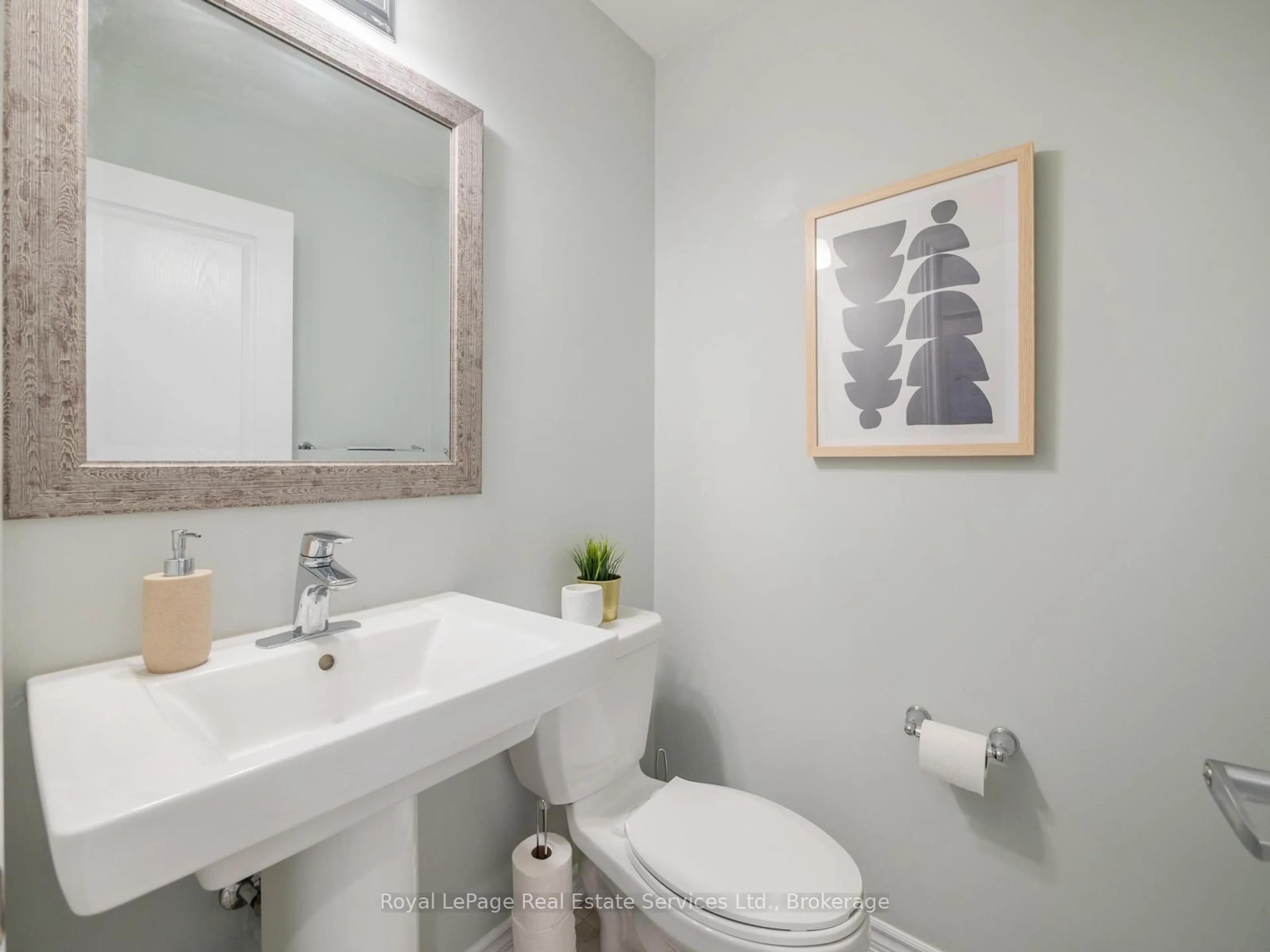 Standard bathroom, ceramic/tile floor for 431 Athabasca Common, Oakville Ontario L6H 0R5