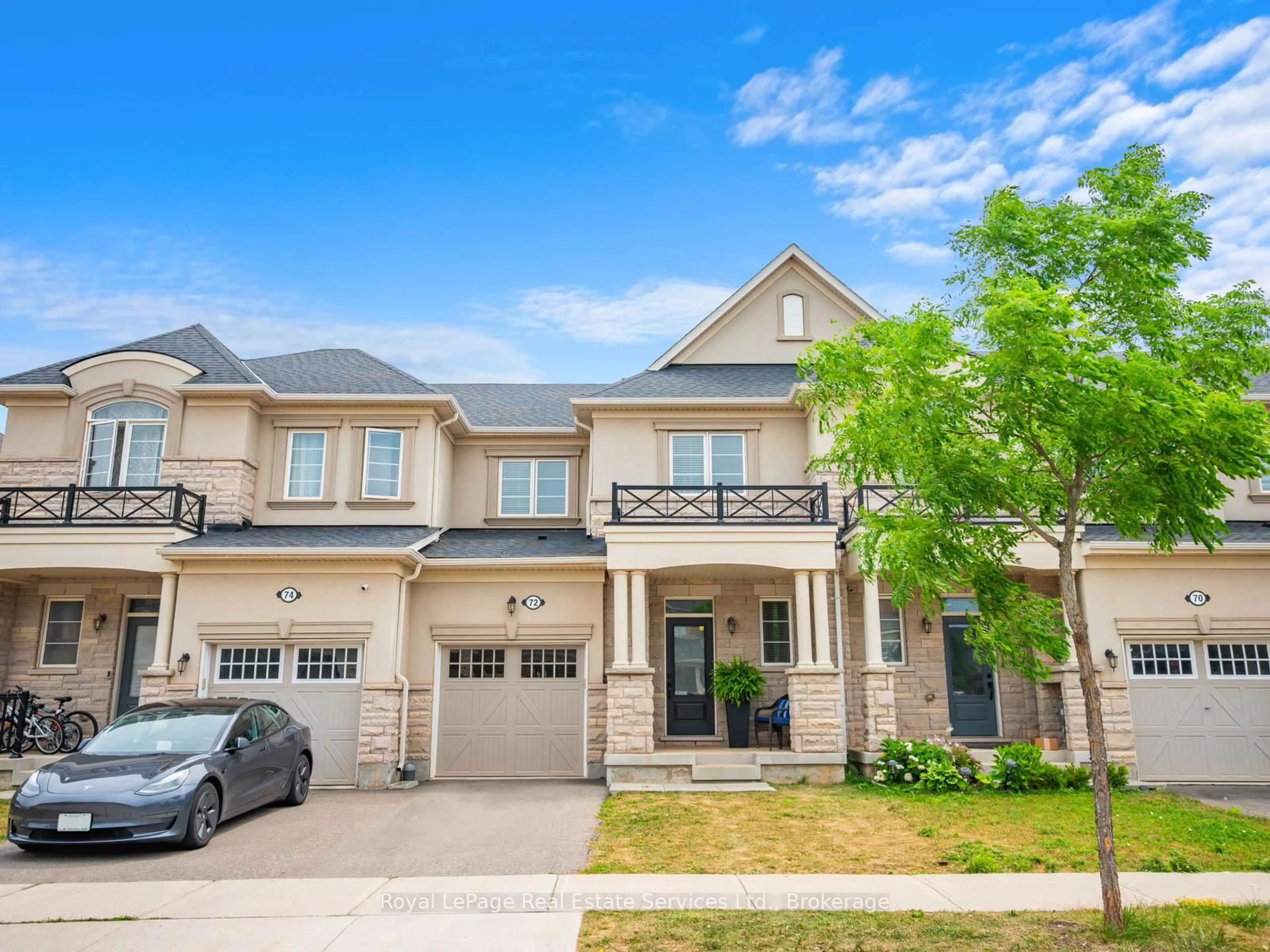 Home with brick exterior material, street for 72 Orchardcroft Rd, Oakville Ontario L6H 7C3