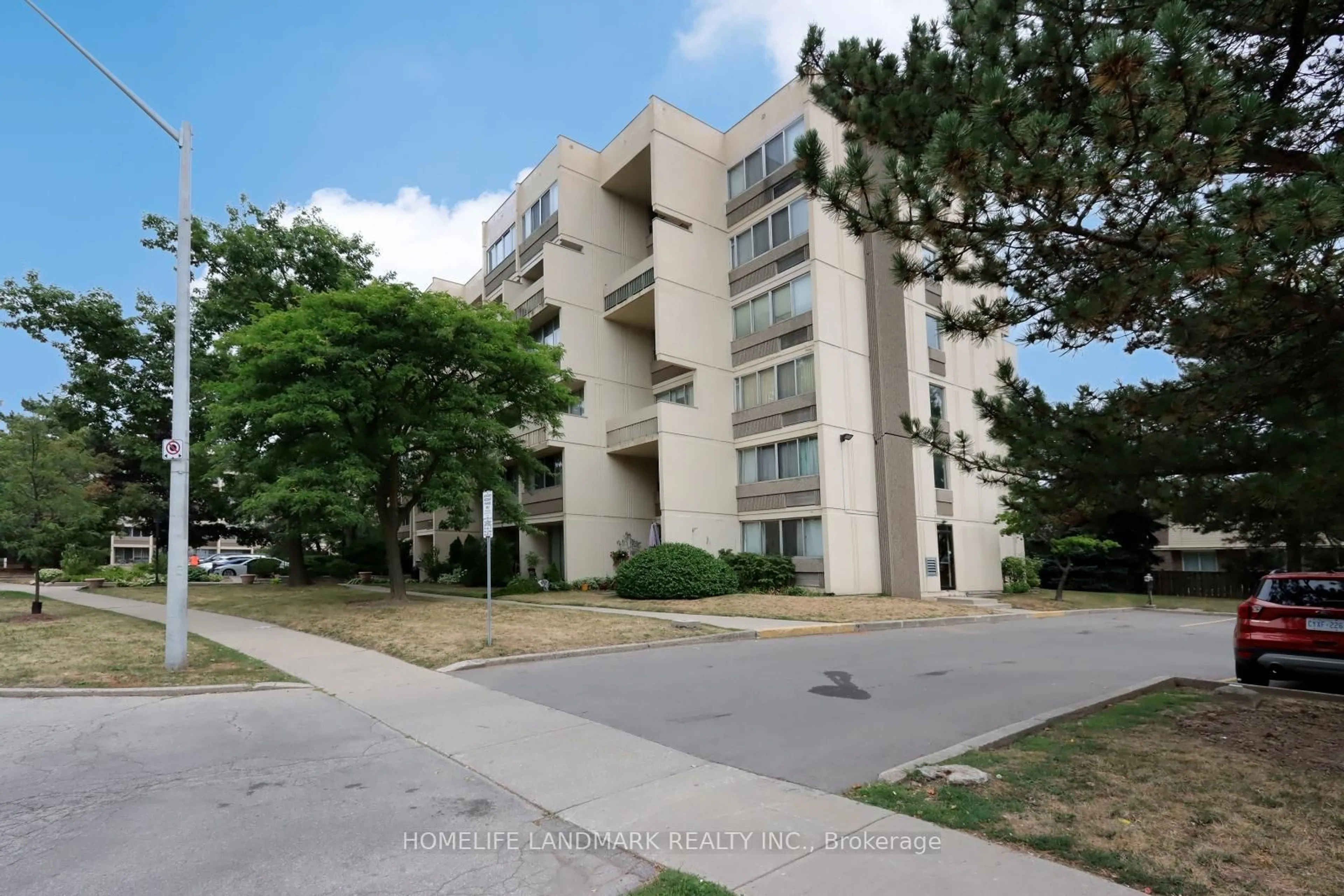 A pic from outside/outdoor area/front of a property/back of a property/a pic from drone, unknown for 1300 Marlborough Crt #136, Oakville Ontario L6H 2S2