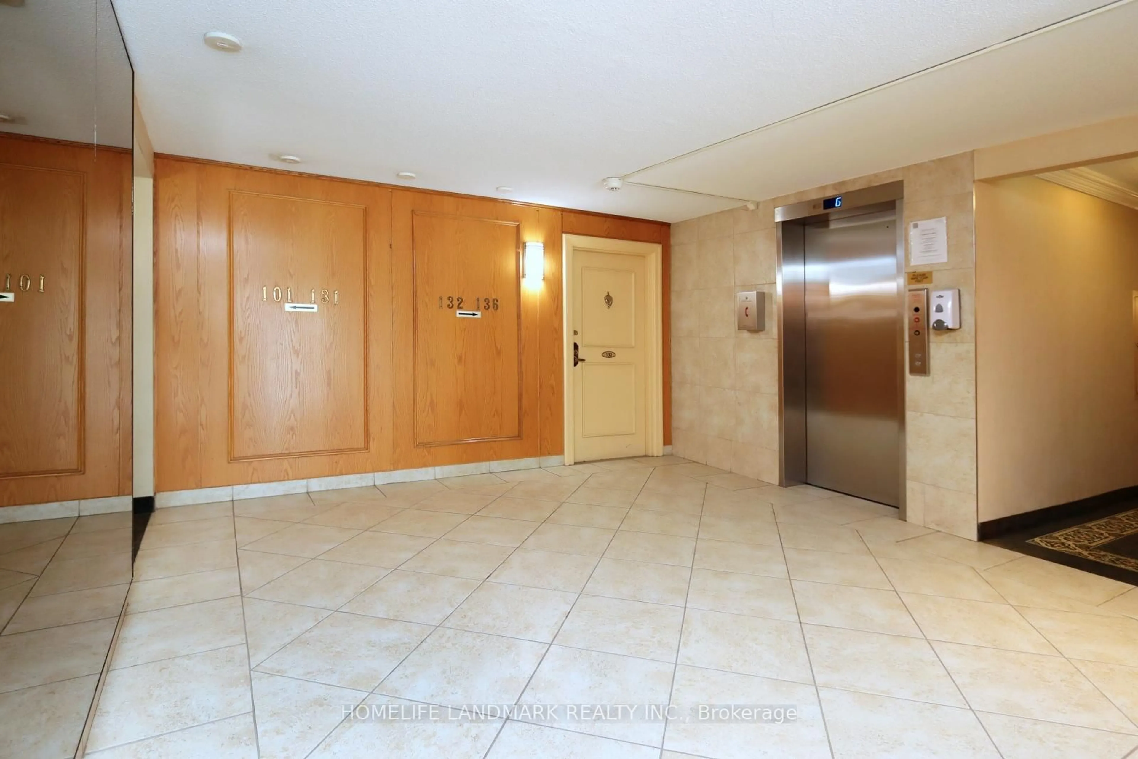 Indoor foyer for 1300 Marlborough Crt #136, Oakville Ontario L6H 2S2