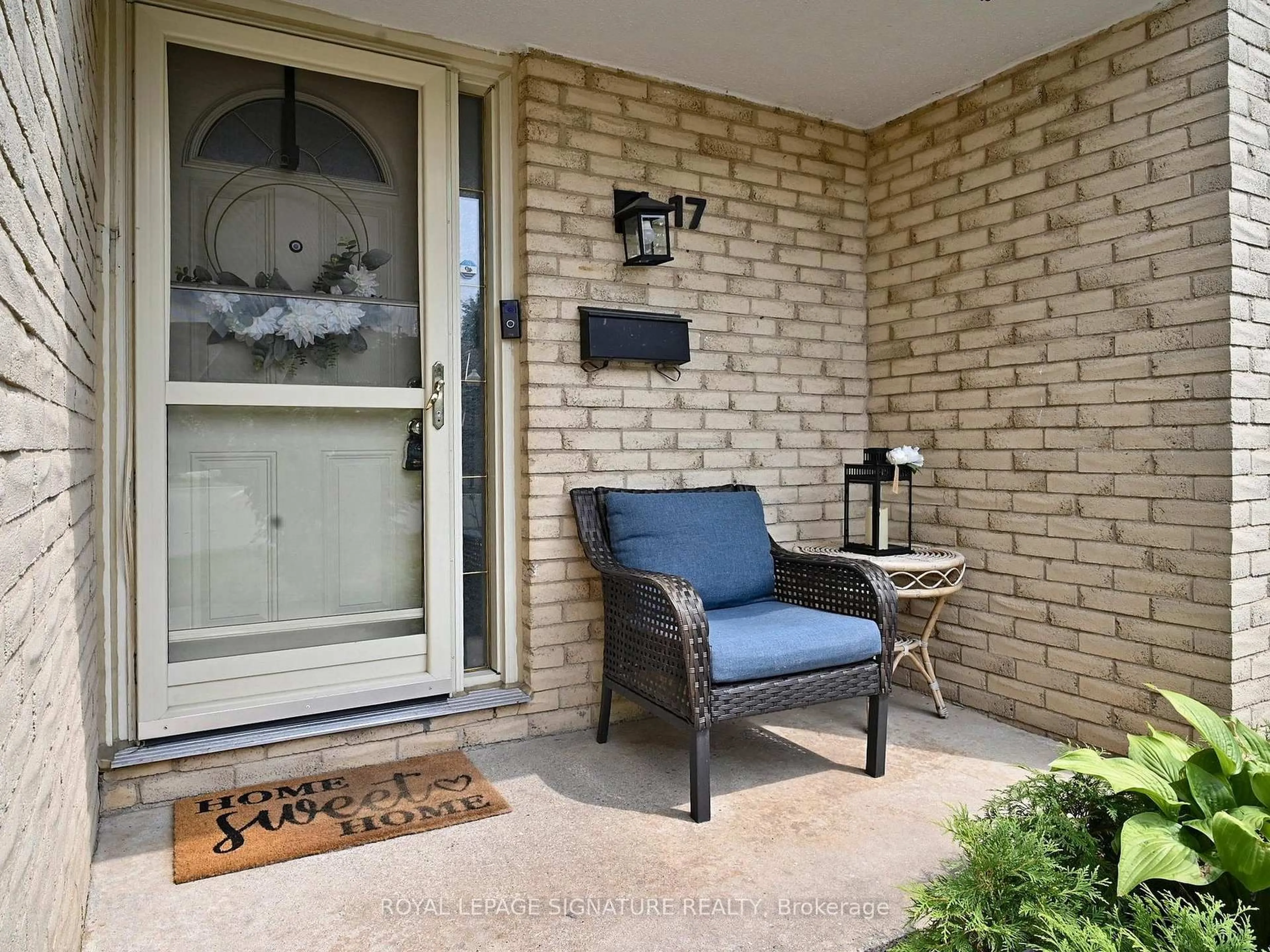 Indoor entryway for 4171 Glen Erin Dr #17, Mississauga Ontario L5L 2G3