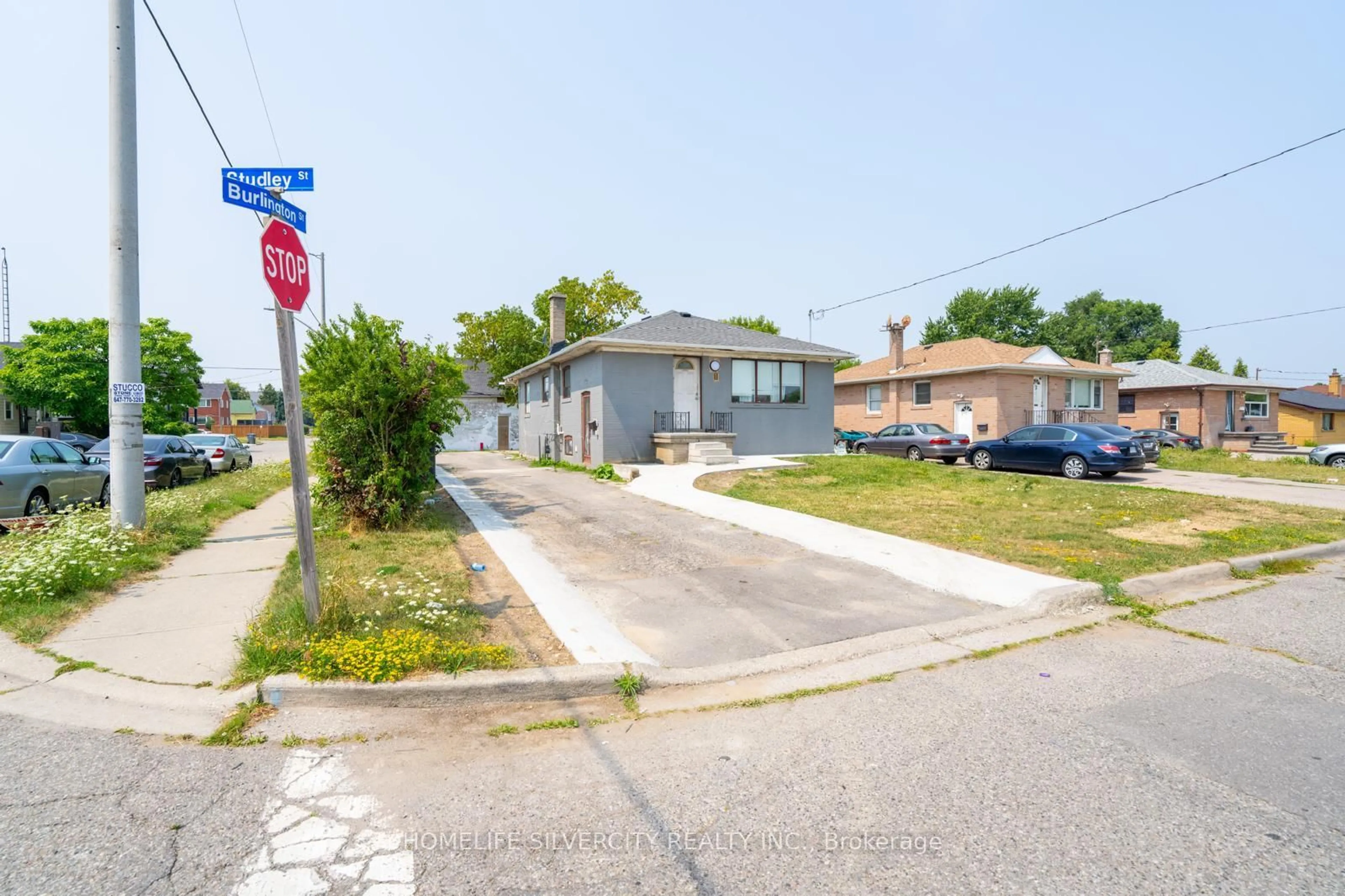 Unknown for 1 Studley St, Mississauga Ontario L4T 1H9
