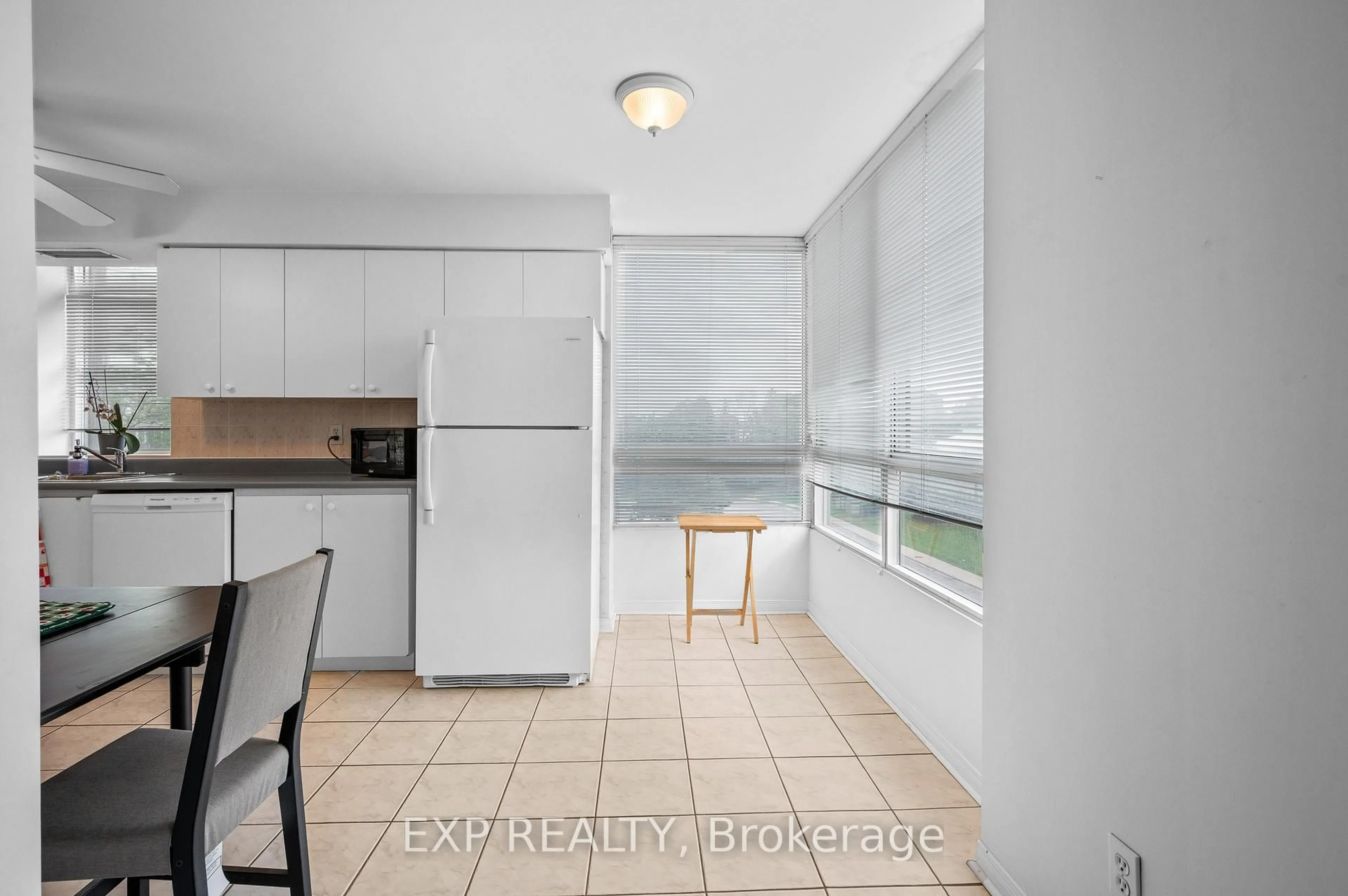Standard kitchen, unknown for 2470 Eglinton Ave #307, Toronto Ontario M6M 5E7