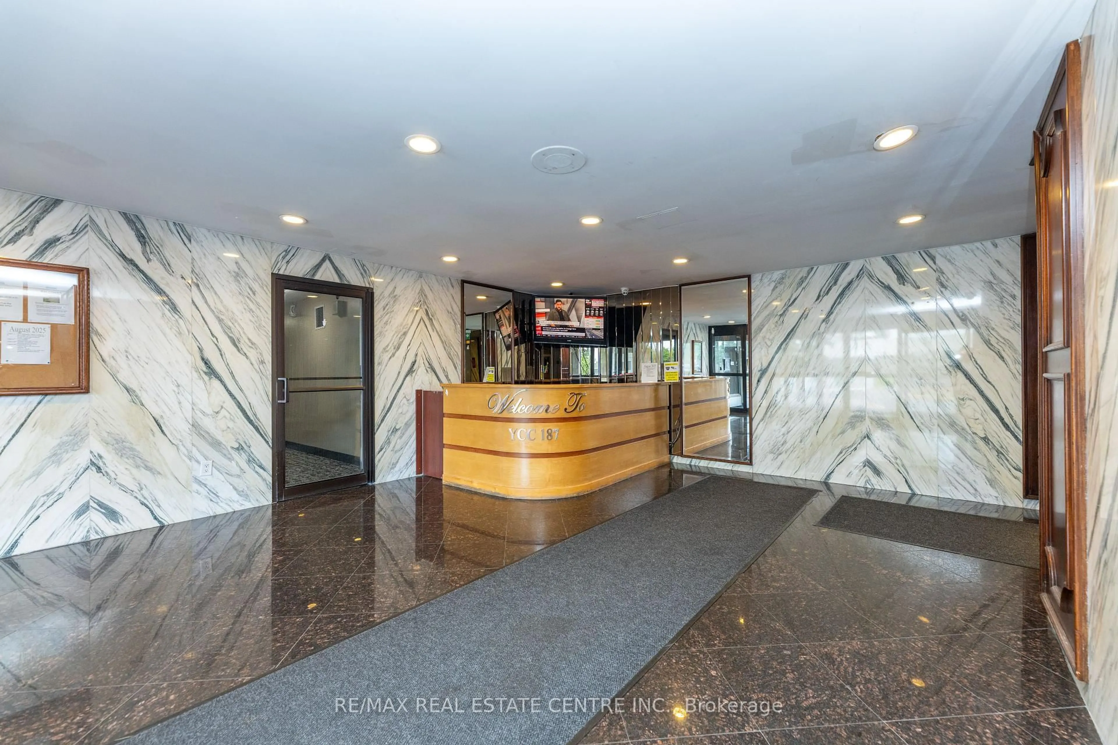 Lobby for 3390 Weston Rd #1009, Toronto Ontario M9M 2X3