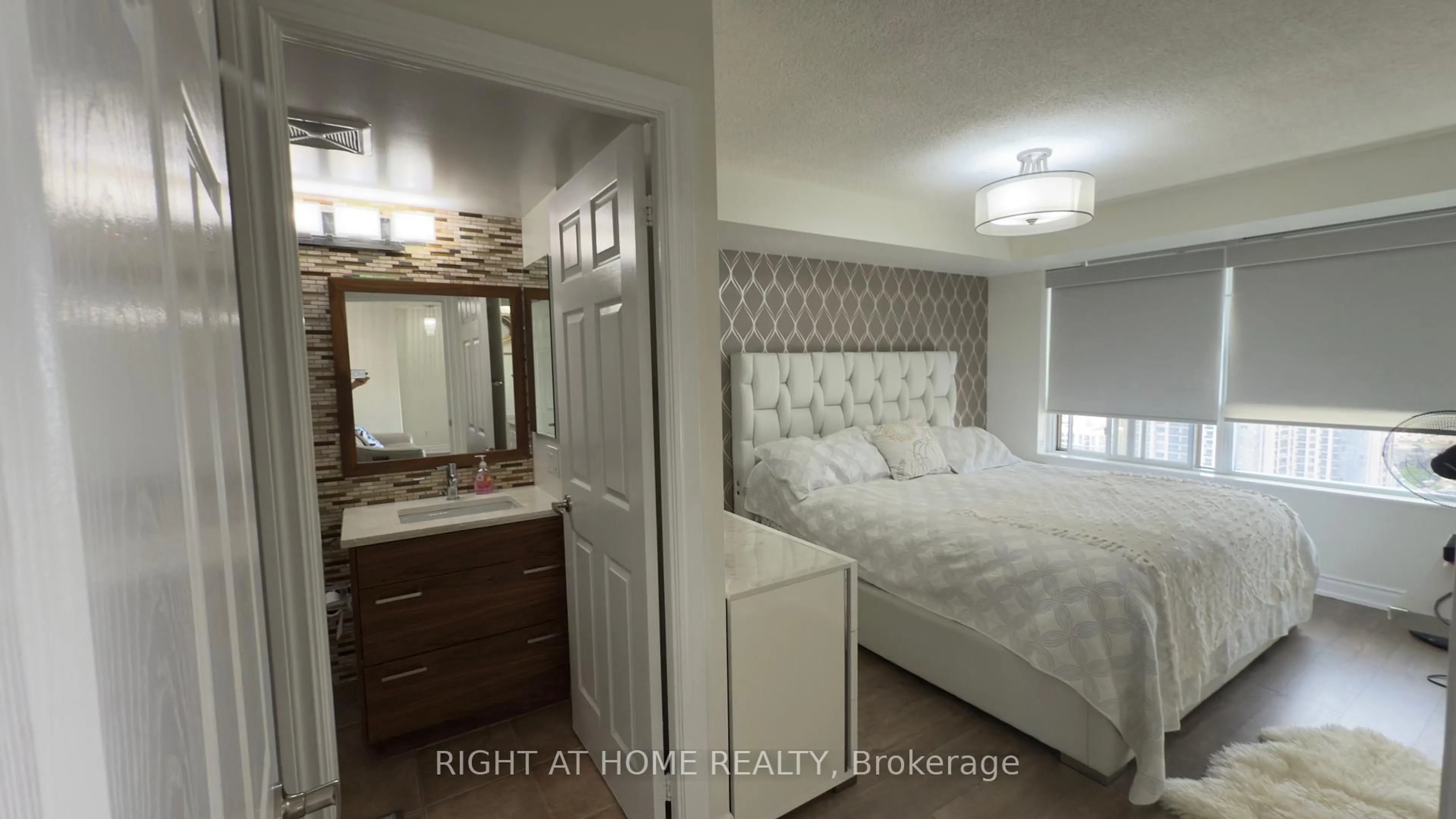 Bedroom with bed, unknown for 310 BURNHAMTHORPE Rd #3303, Mississauga Ontario L5B 4P9
