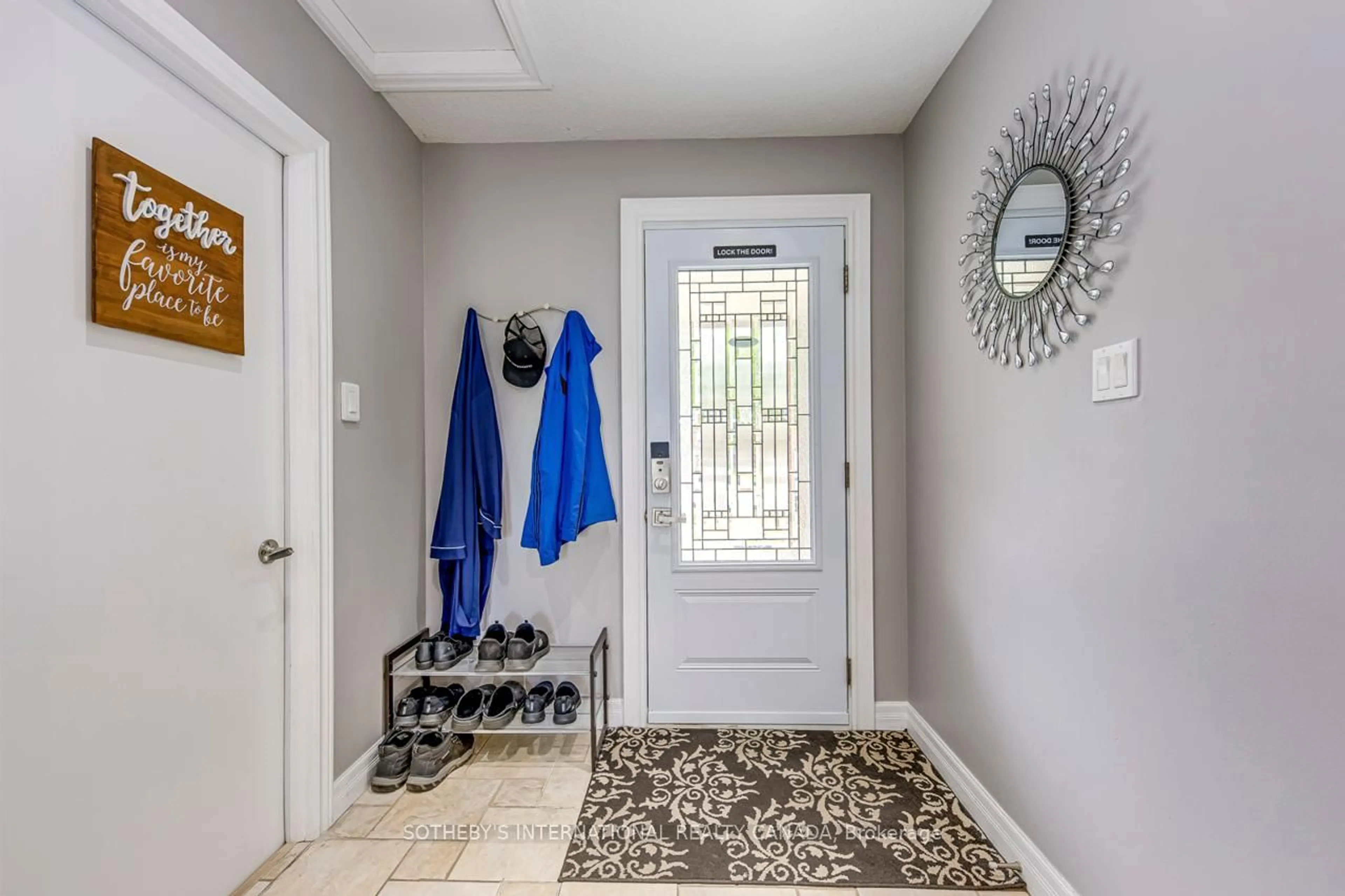 Indoor entryway for 4203 Wheelwright Cres, Mississauga Ontario L5L 2X4