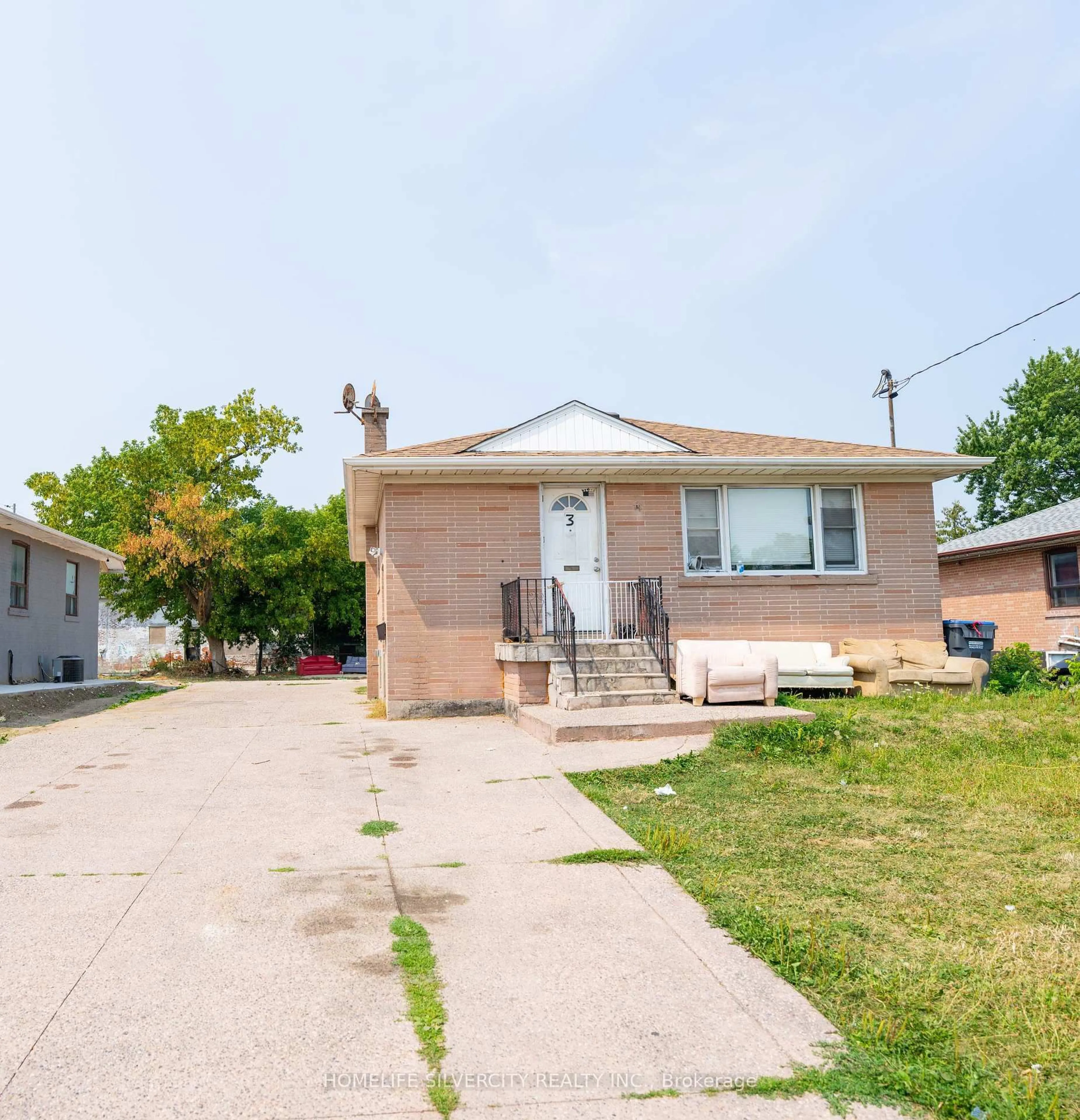 Unknown for 3 Studley St, Mississauga Ontario L4T 1H9