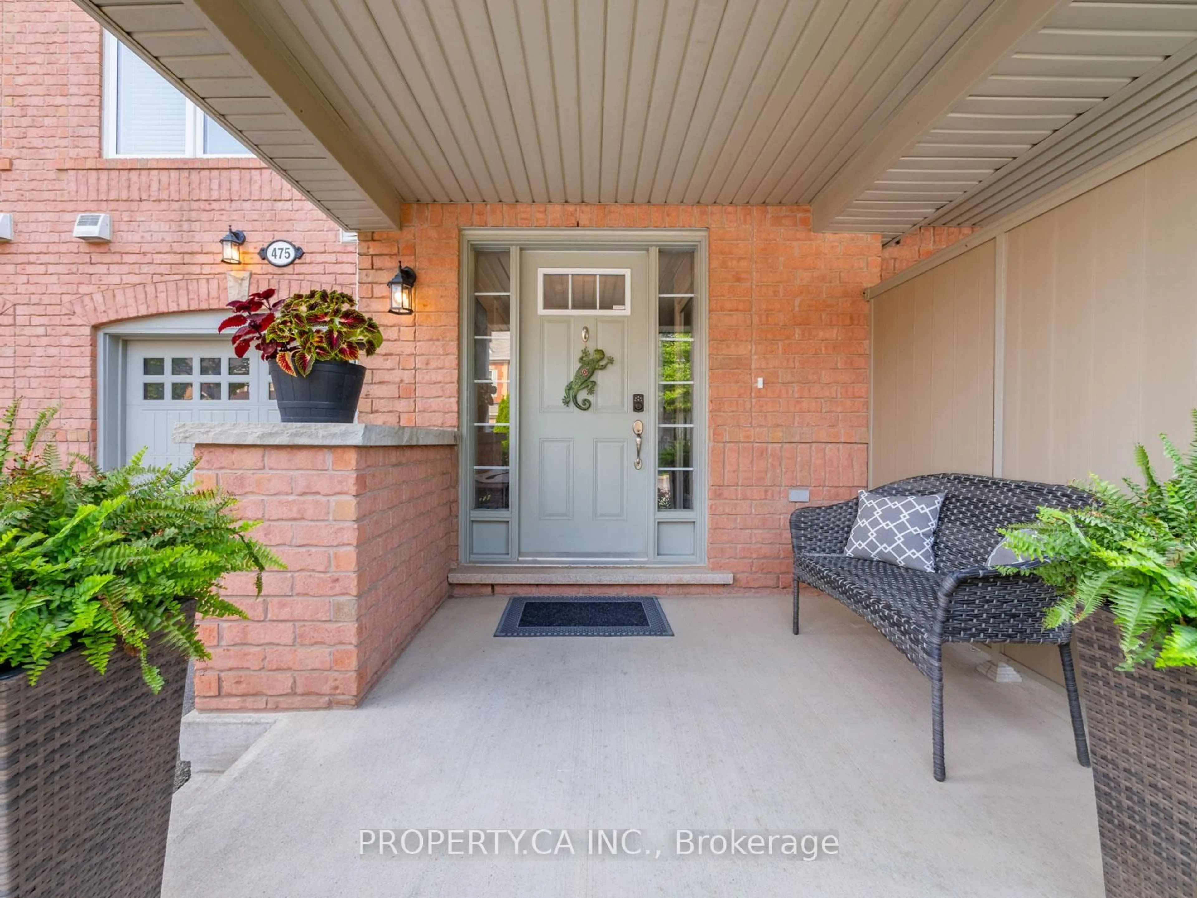 Indoor entryway for 475 Mcjannett Ave, Milton Ontario L9T 7V4
