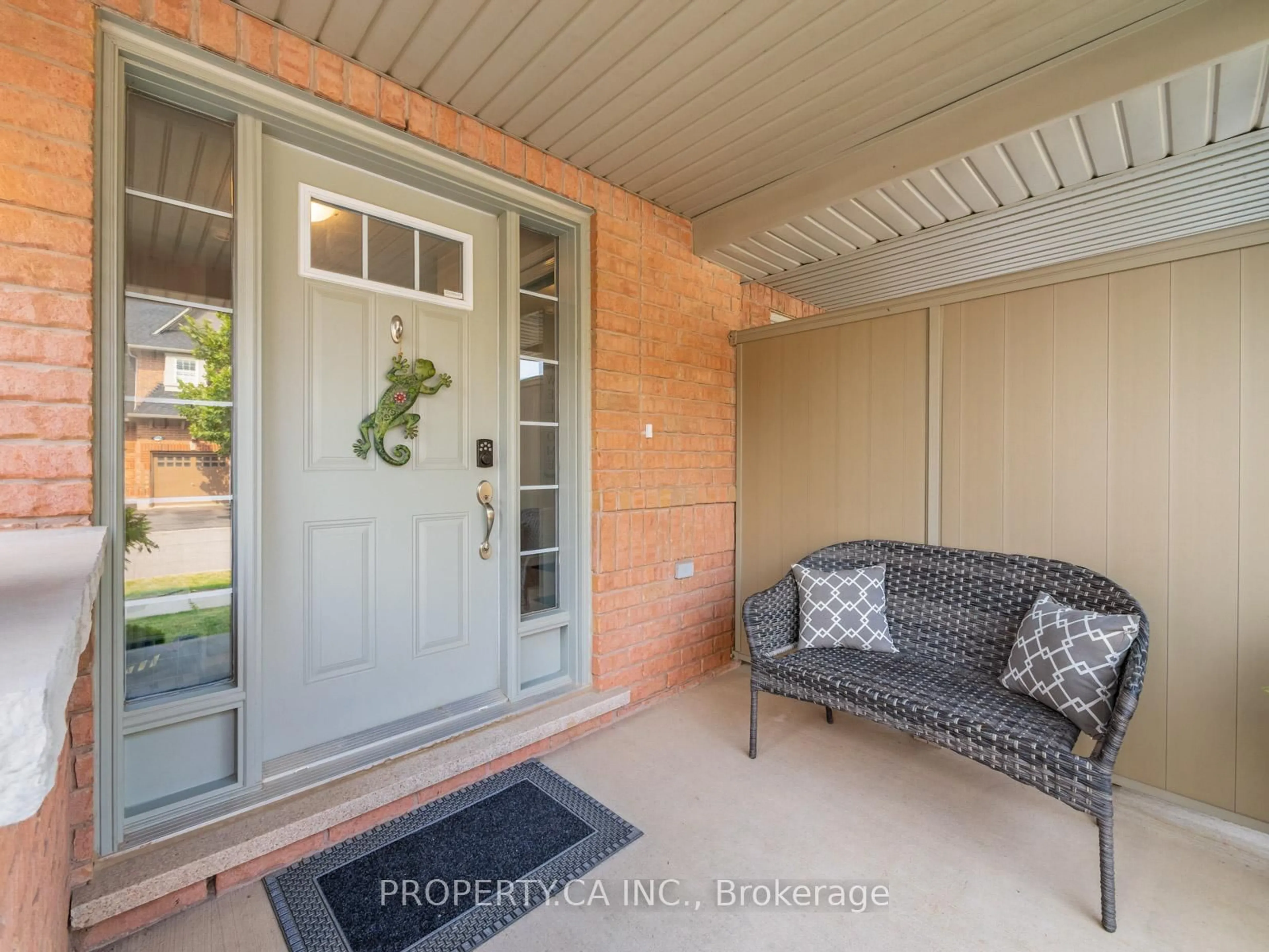 Indoor entryway for 475 Mcjannett Ave, Milton Ontario L9T 7V4