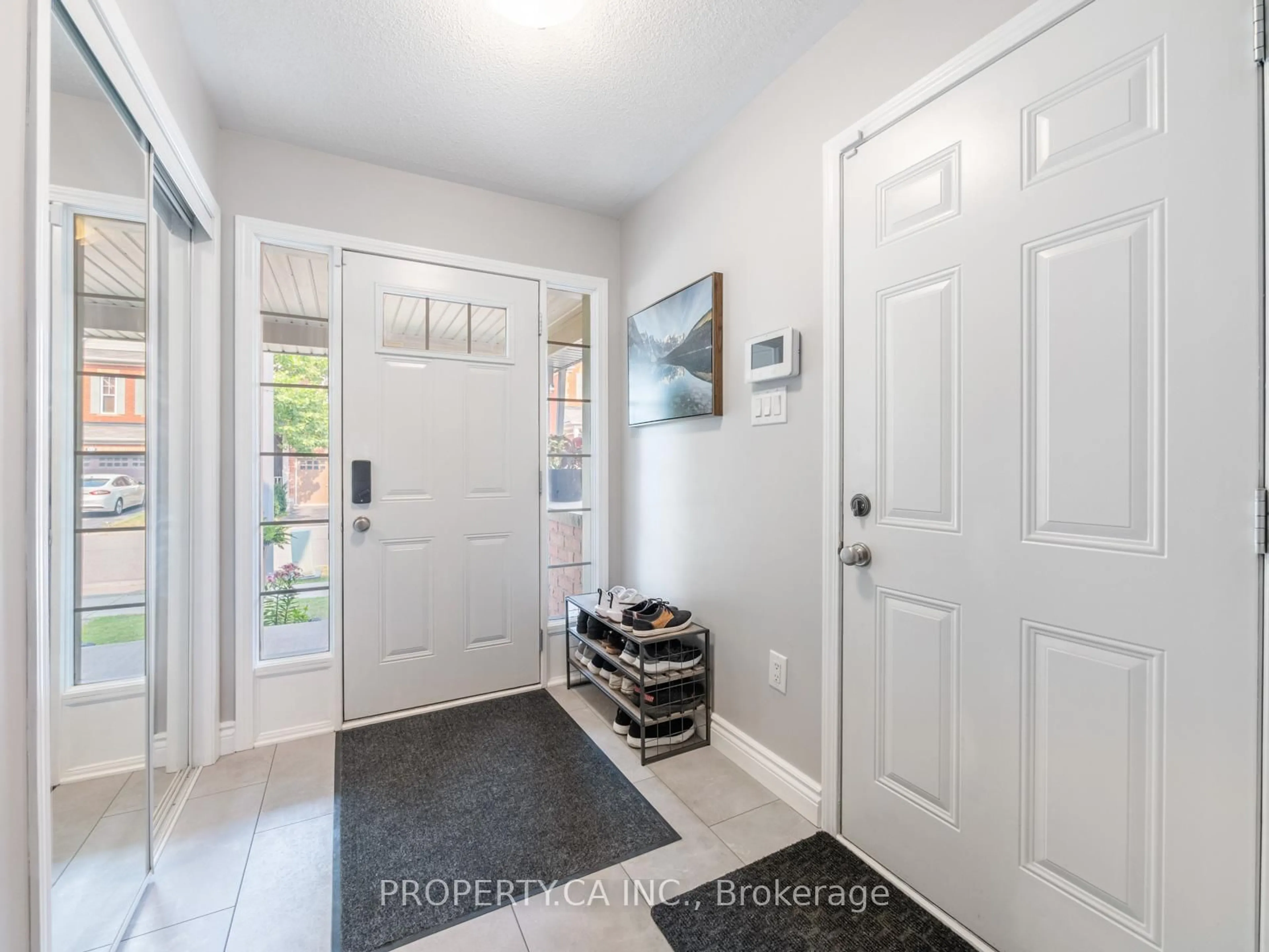 Indoor entryway for 475 Mcjannett Ave, Milton Ontario L9T 7V4