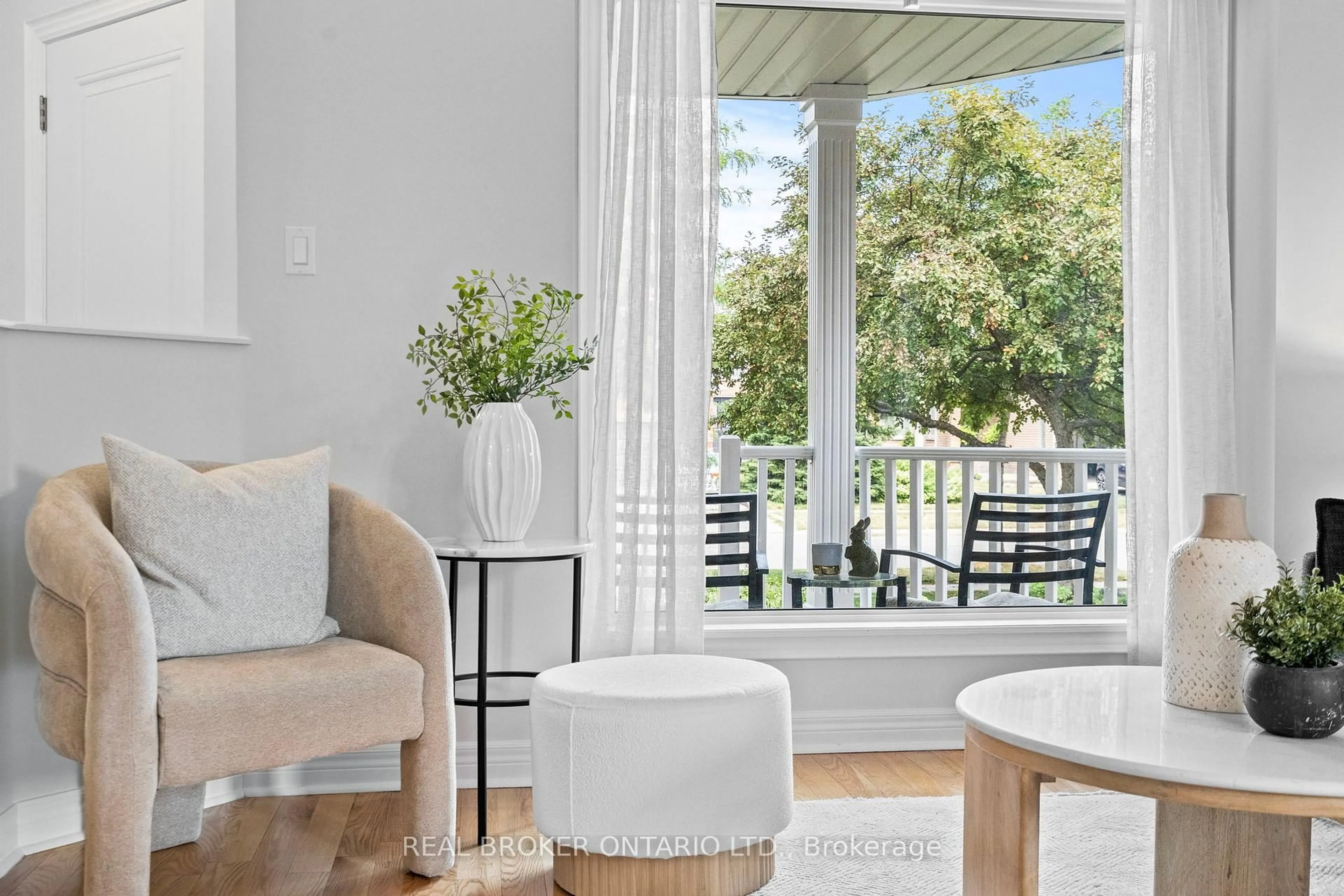 Living room with furniture, unknown for 2236 4th Line, Oakville Ontario L6M 3S9