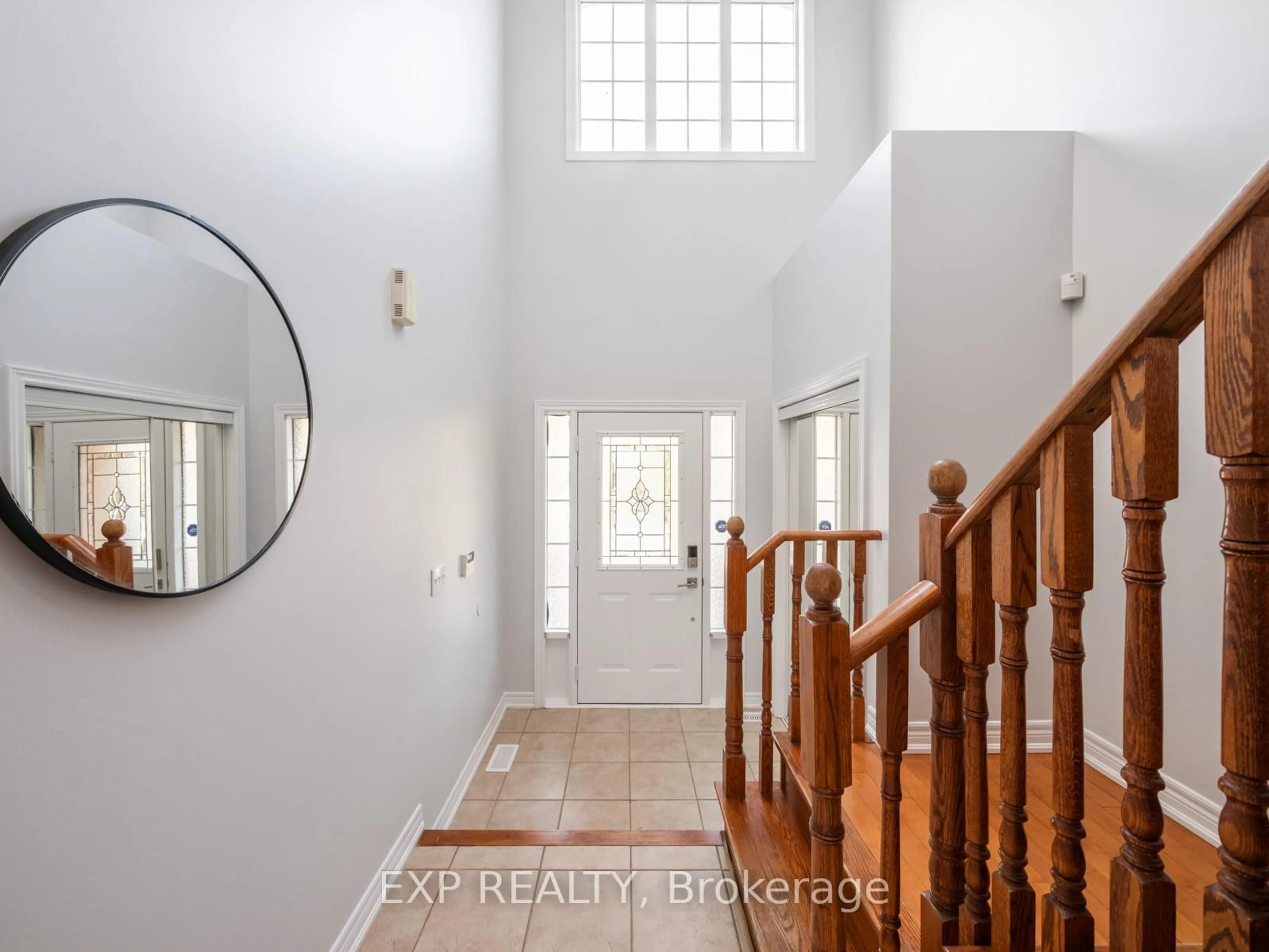 Indoor entryway for 7 Royal Springs Cres, Brampton Ontario L6R 3B8