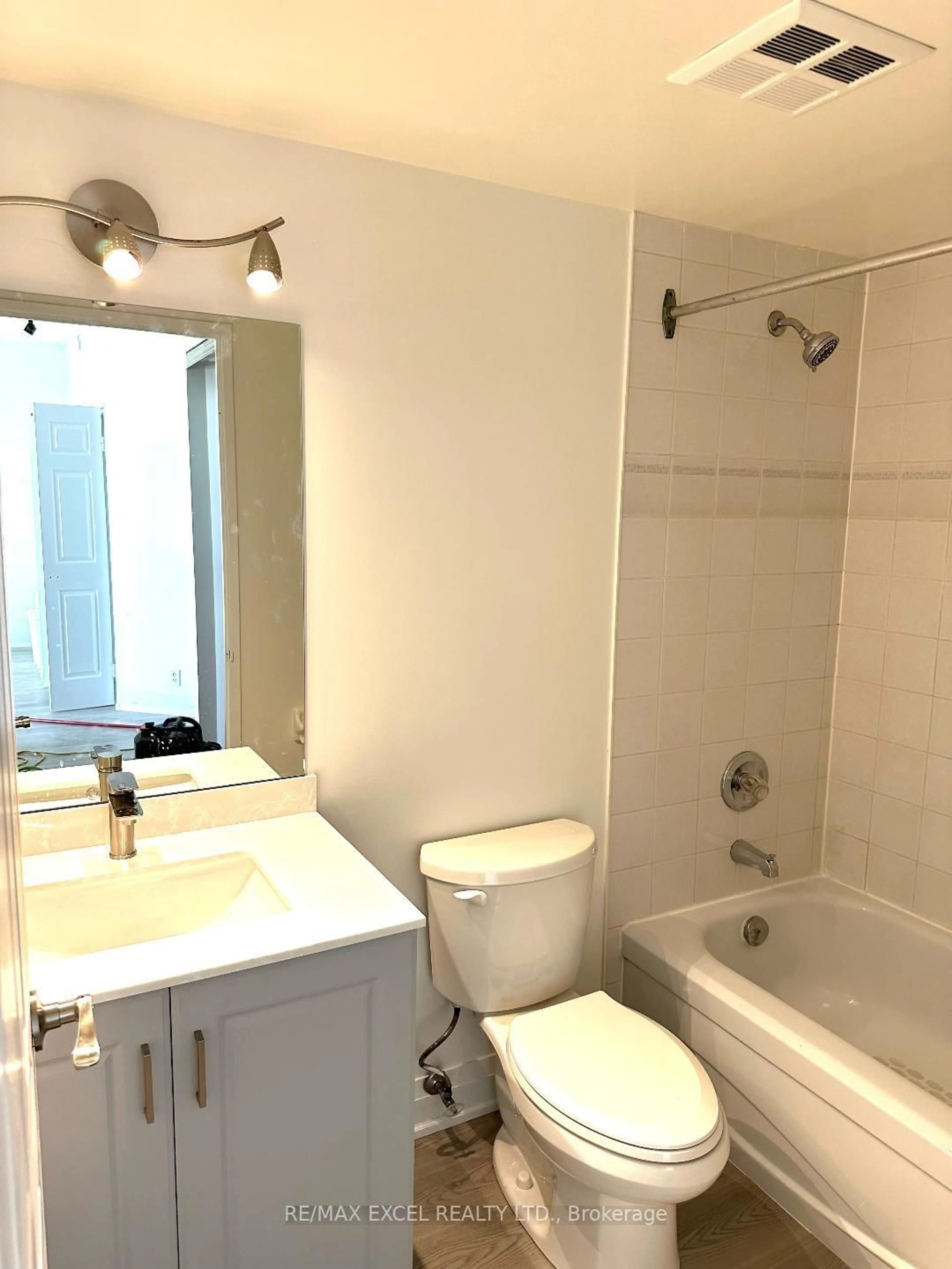 Standard bathroom, unknown for 6 Humberline Dr #709, Toronto Ontario M9W 6X8