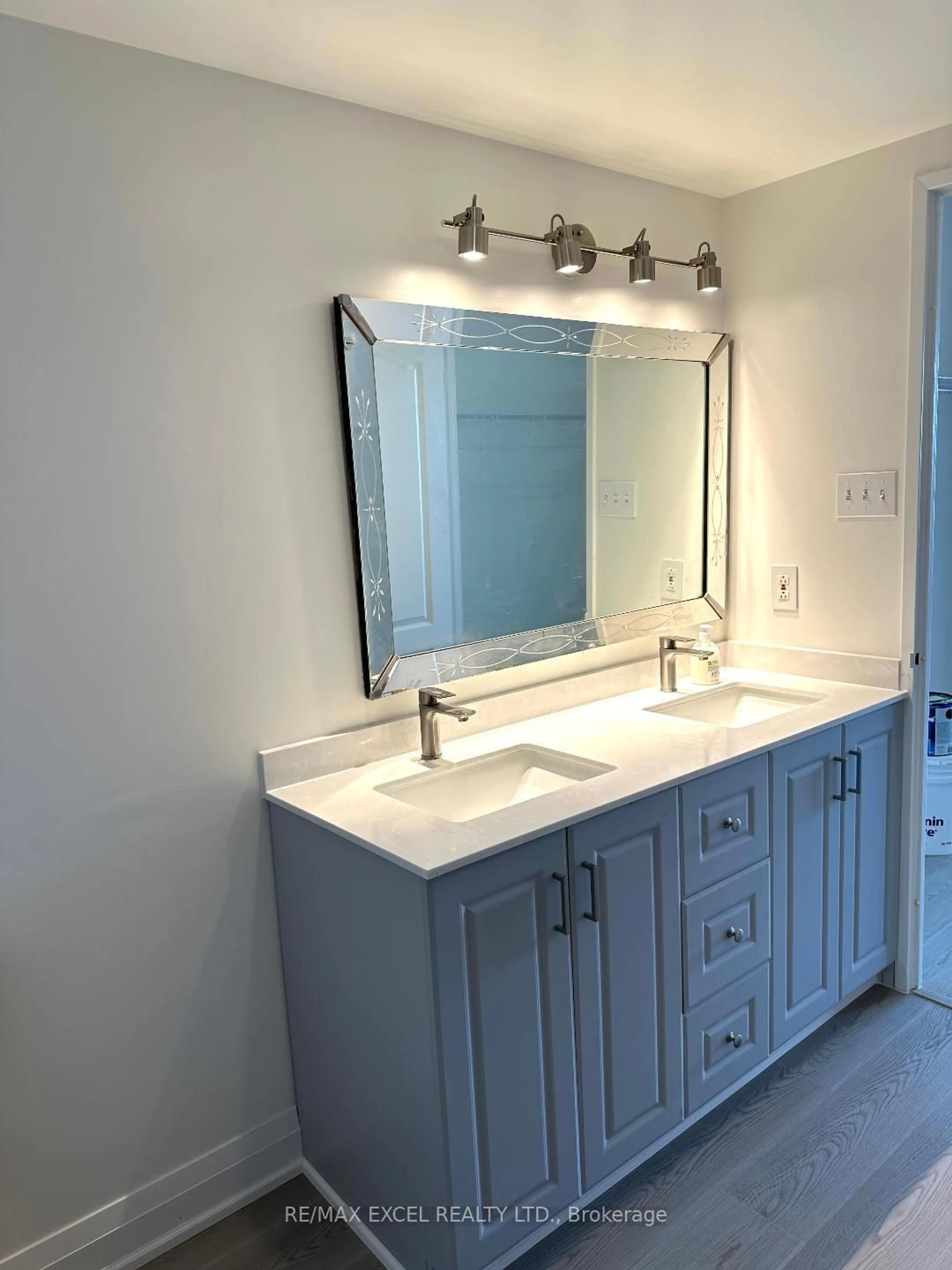 Contemporary bathroom, ceramic/tile floor for 6 Humberline Dr #709, Toronto Ontario M9W 6X8