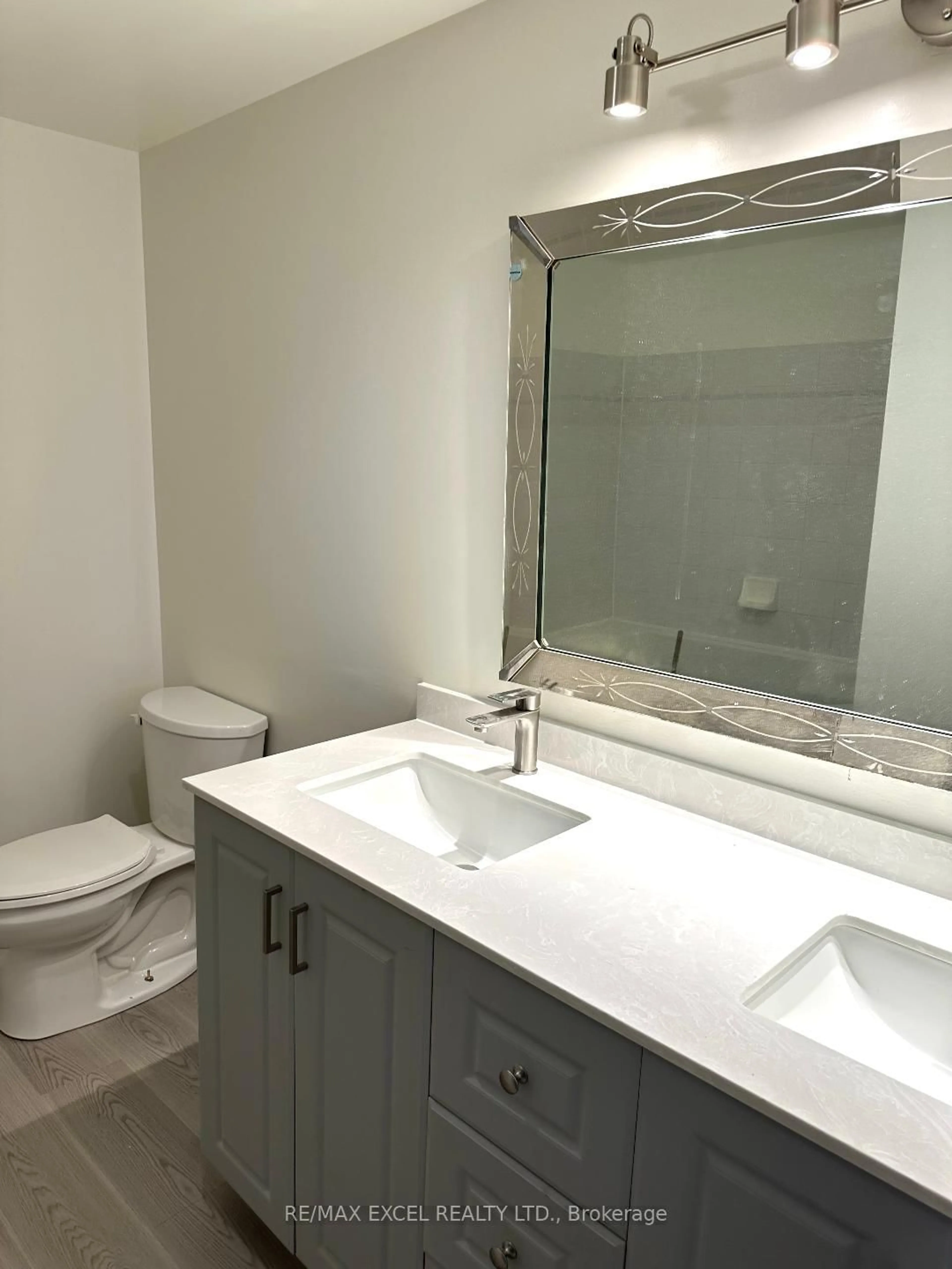 Standard bathroom, ceramic/tile floor for 6 Humberline Dr #709, Toronto Ontario M9W 6X8