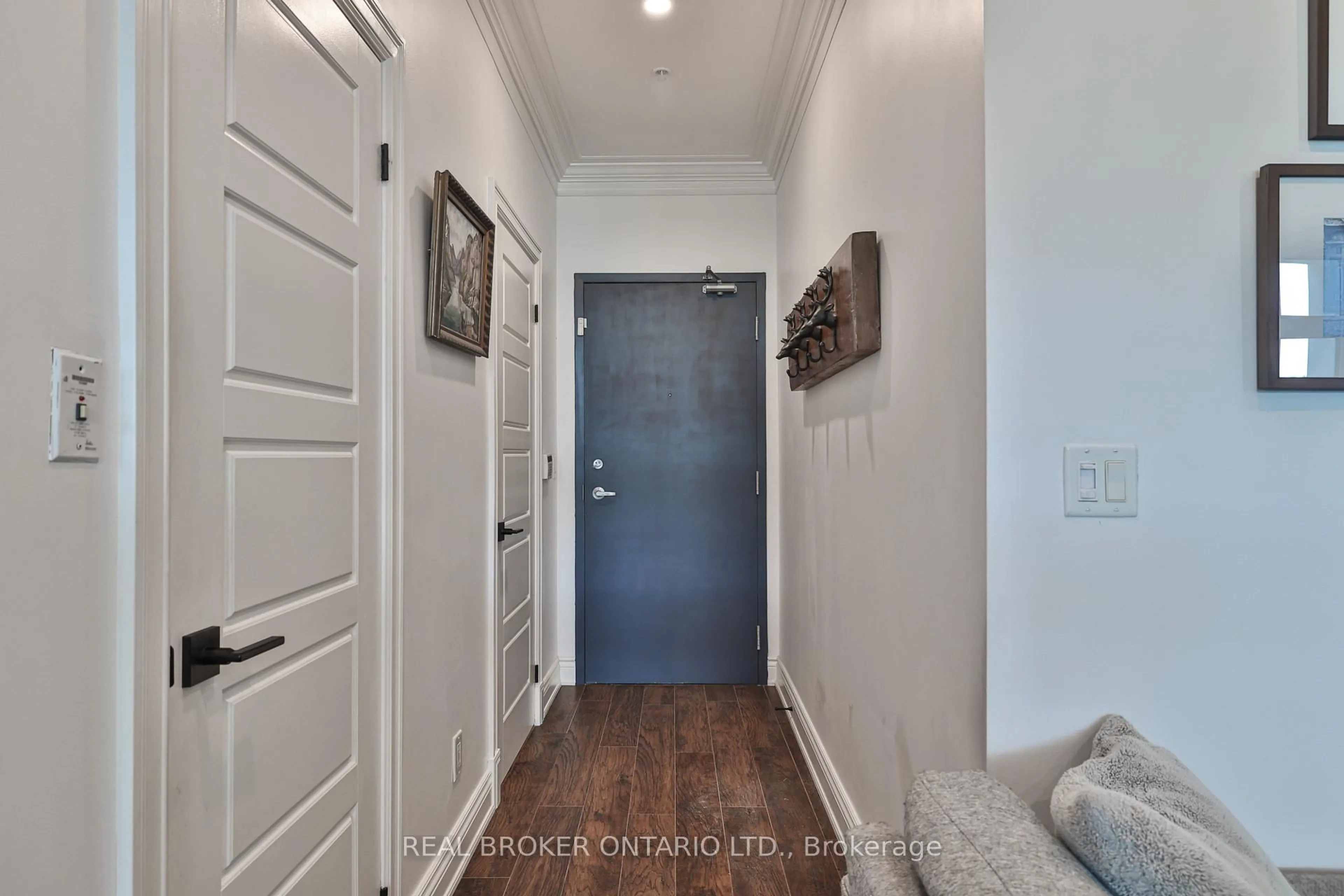 Indoor entryway for 155 Legion Rd #107, Toronto Ontario M8Y 0A7