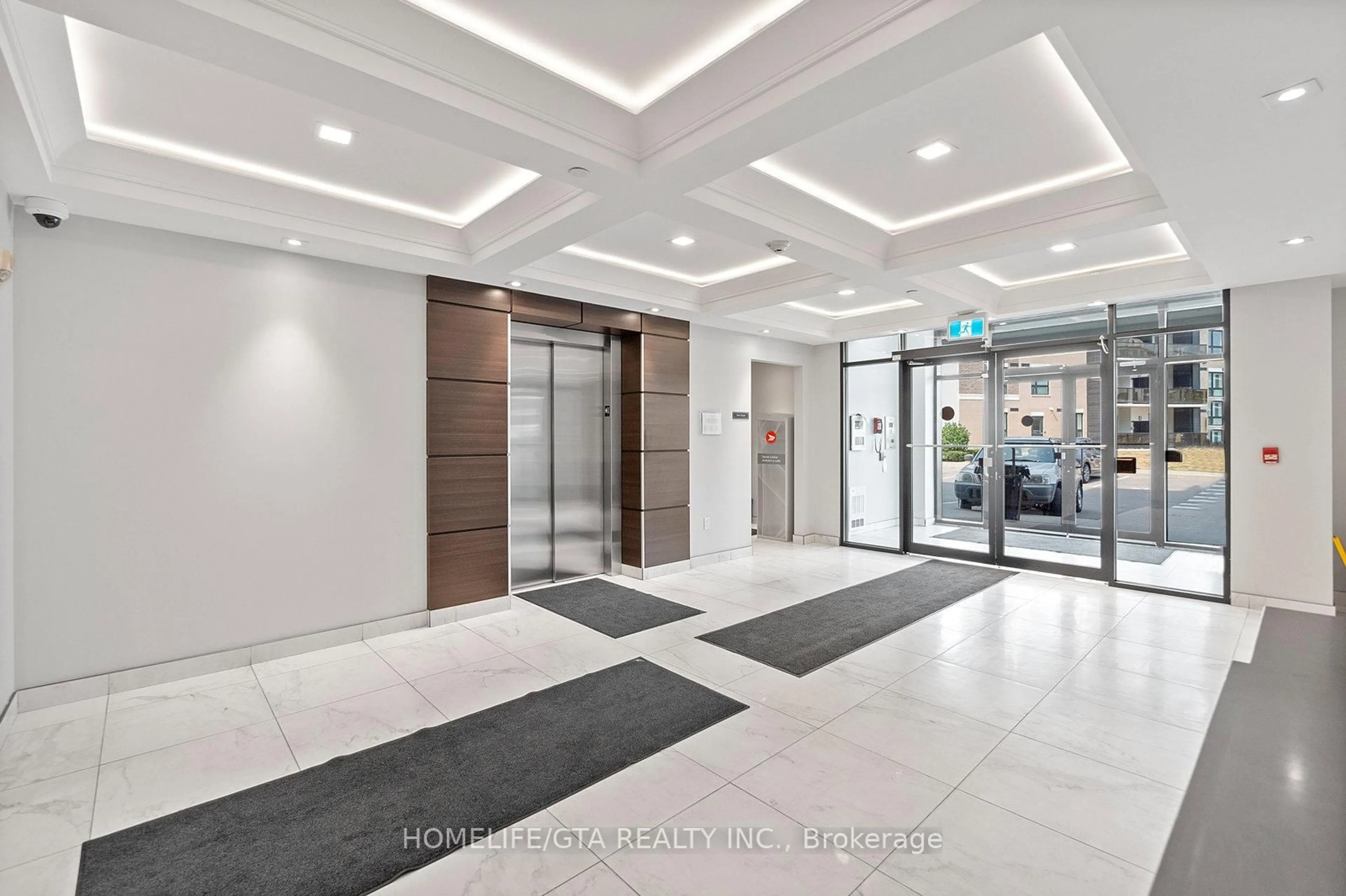 Indoor foyer for 620 Sauve St #405, Milton Ontario L9T 9A5