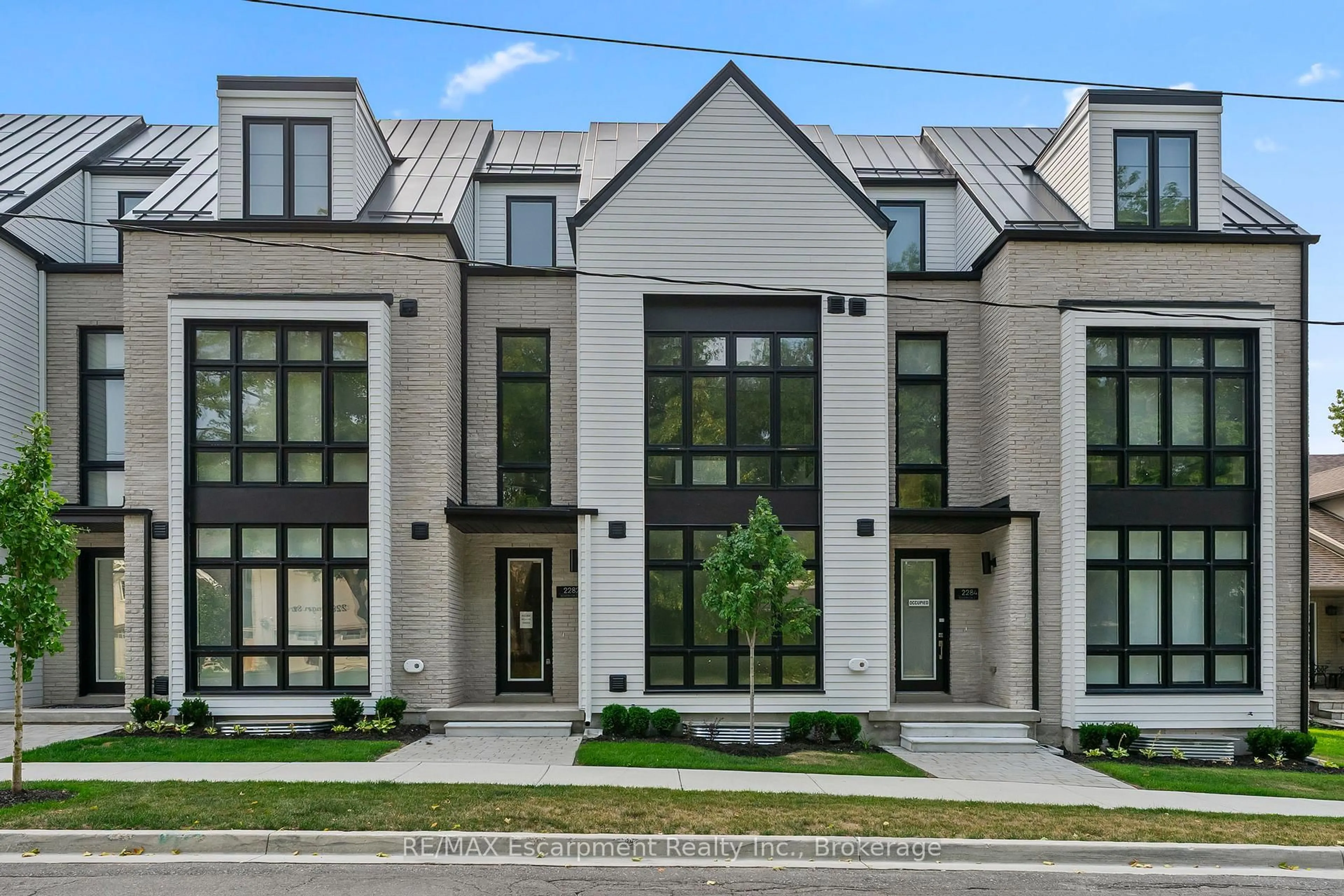 Home with brick exterior material, street for 2282 Sovereign St, Oakville Ontario L6L 0H9