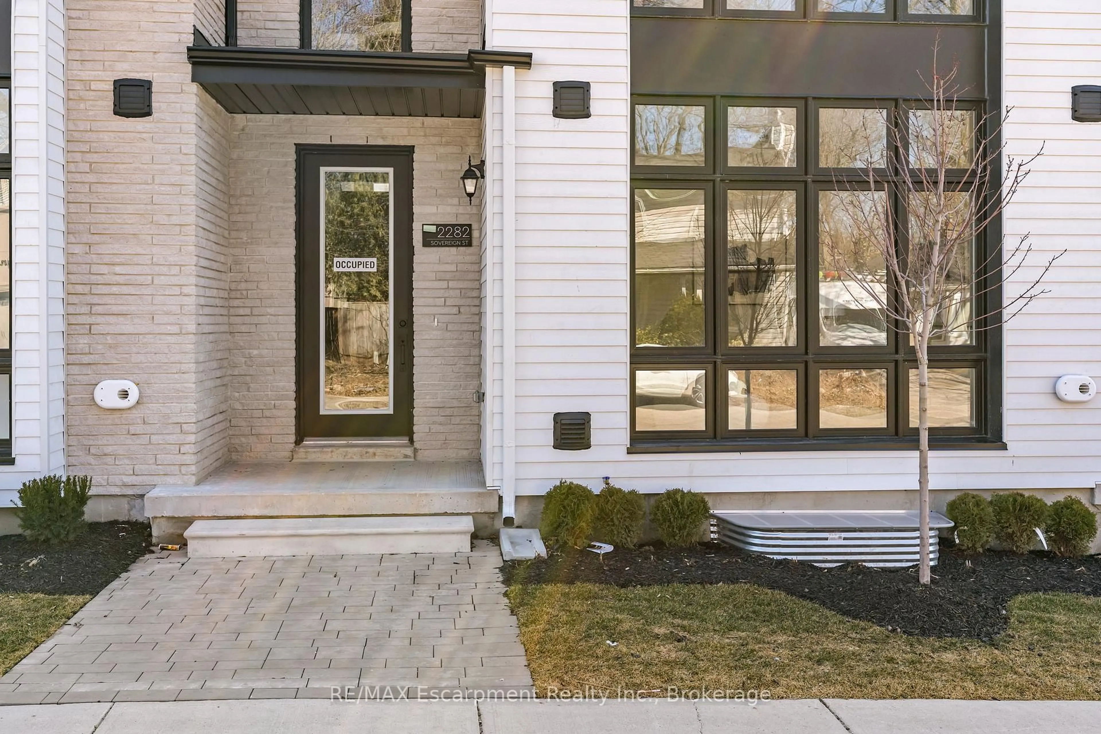 Unknown for 2282 Sovereign St, Oakville Ontario L6L 0H9
