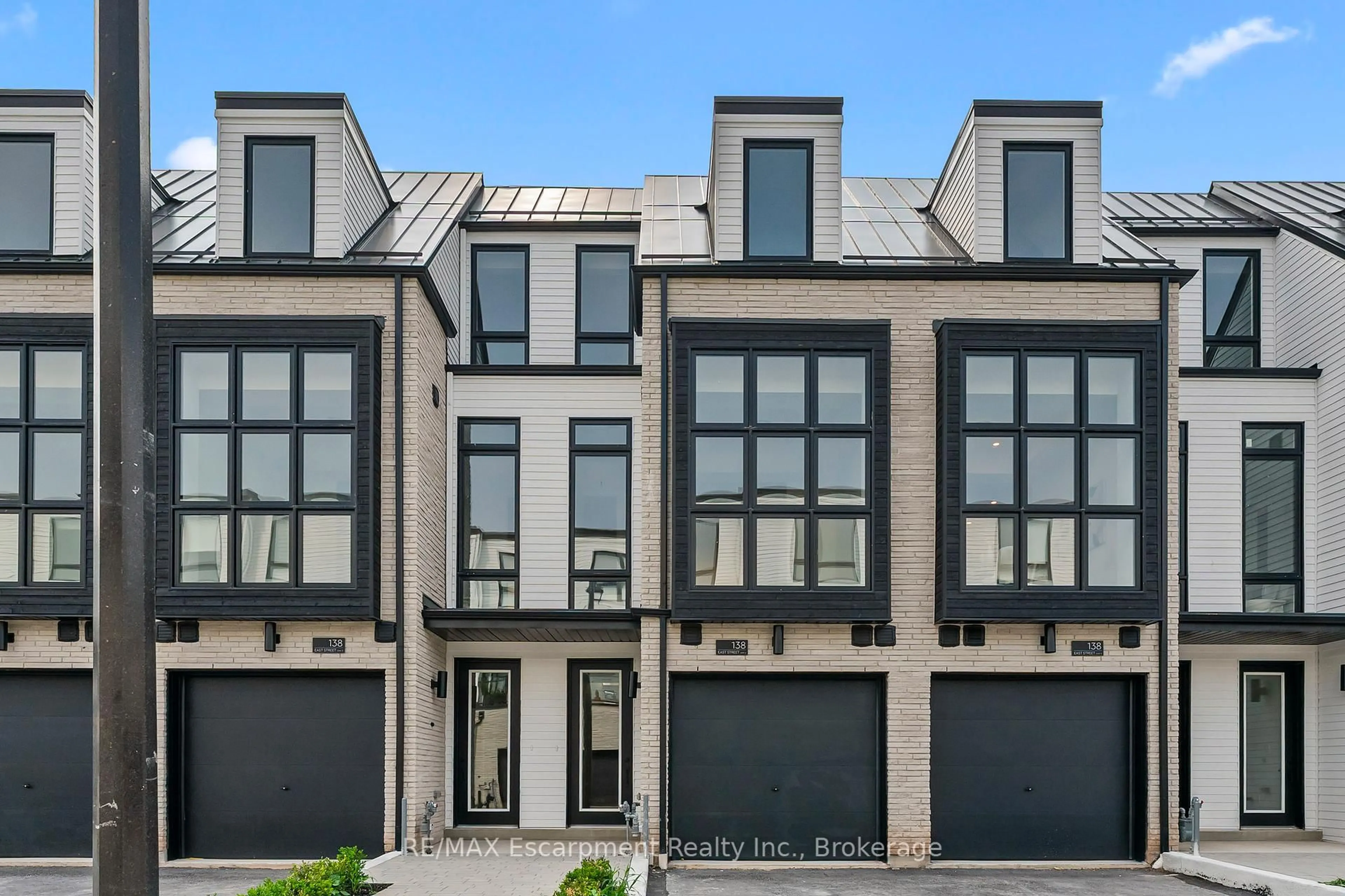 Home with brick exterior material, street for 138 East St #4, Oakville Ontario L6L 0H9